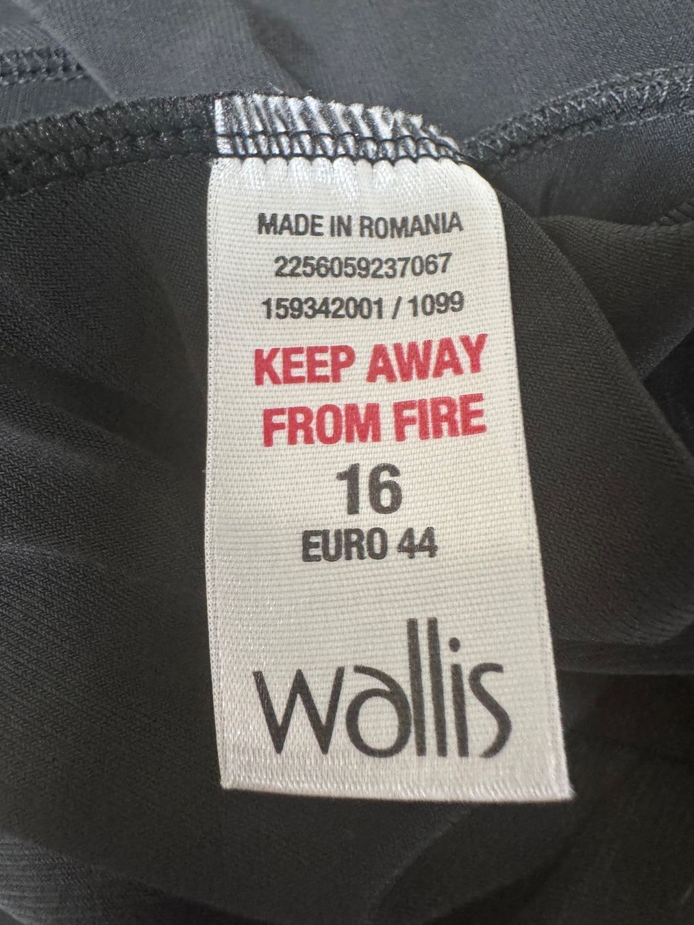 Vestiti: Schwarzes Kleid von Wallis Grösse 44 – Usato da Zürich venduto da van_5xbk 5