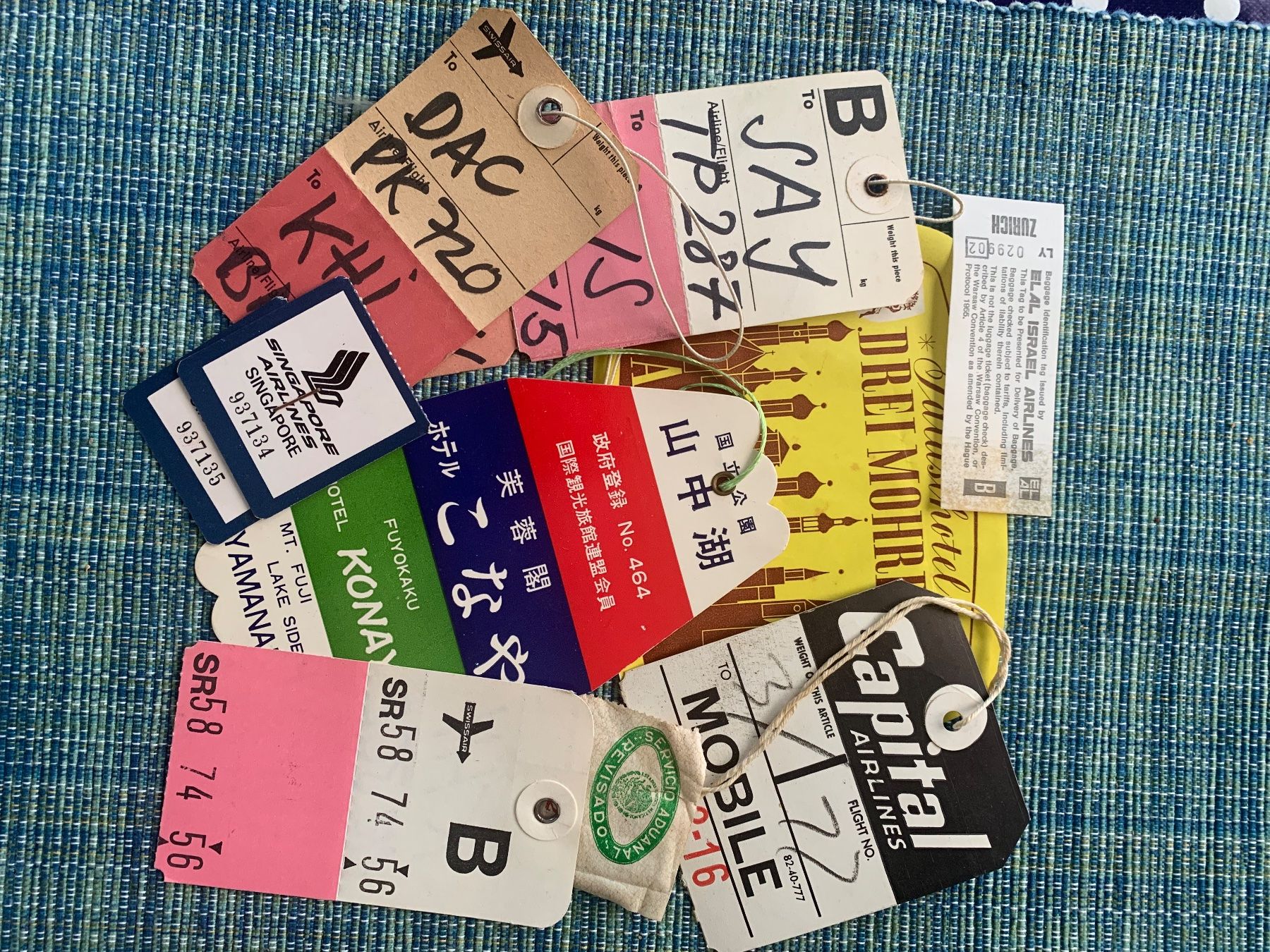 Placchette & Badge: Flug-/Gepäckbadges International – Usato da Basel venduto da Akinom50