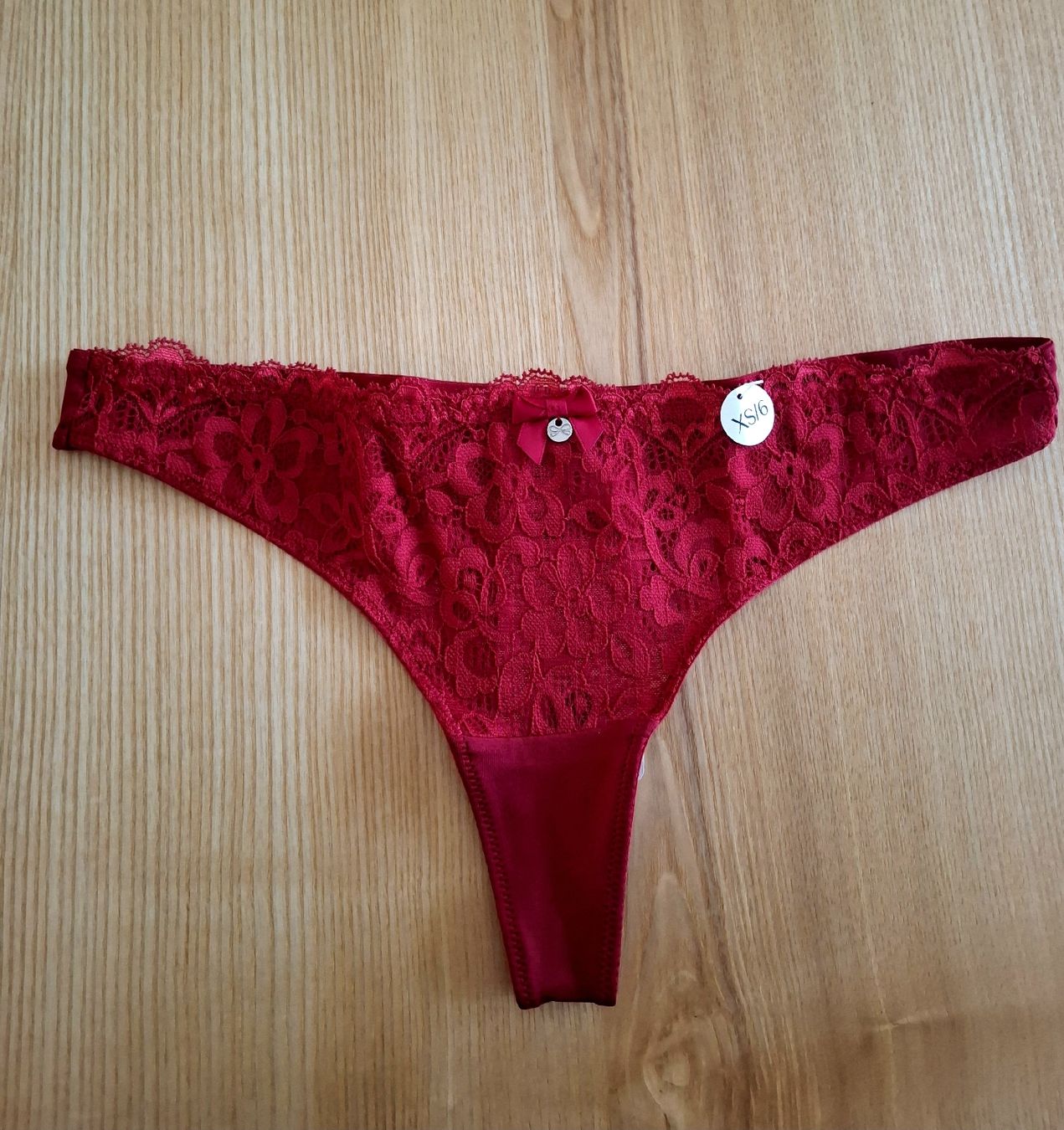 Hunkemöller Sonstige Unterwäsche: String Tanga Spitze Rot Grösse XS neu – Neu und originalverpackt aus Mollis von Fr.Dieti