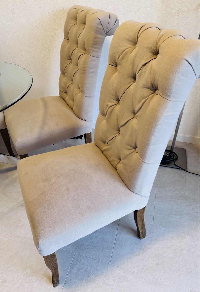 Eichholtz Stühle: 4 chaises Dubbelman Design capitonnées. – Gebraucht aus Farvagny-le-Petit von Ganor 2