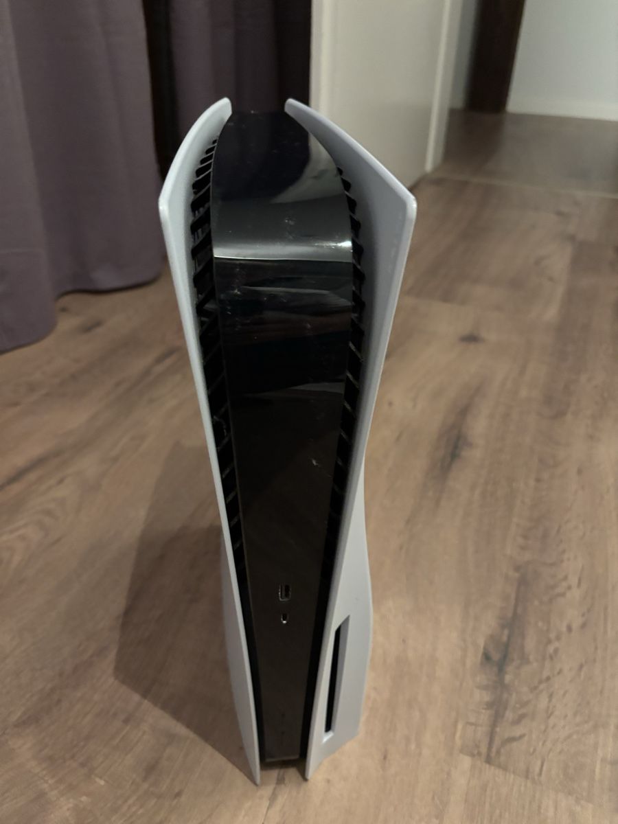 Sony Console: Playstation 5 disc version + controller – Usato da Münchringen venduto da ced_x2dn 2
