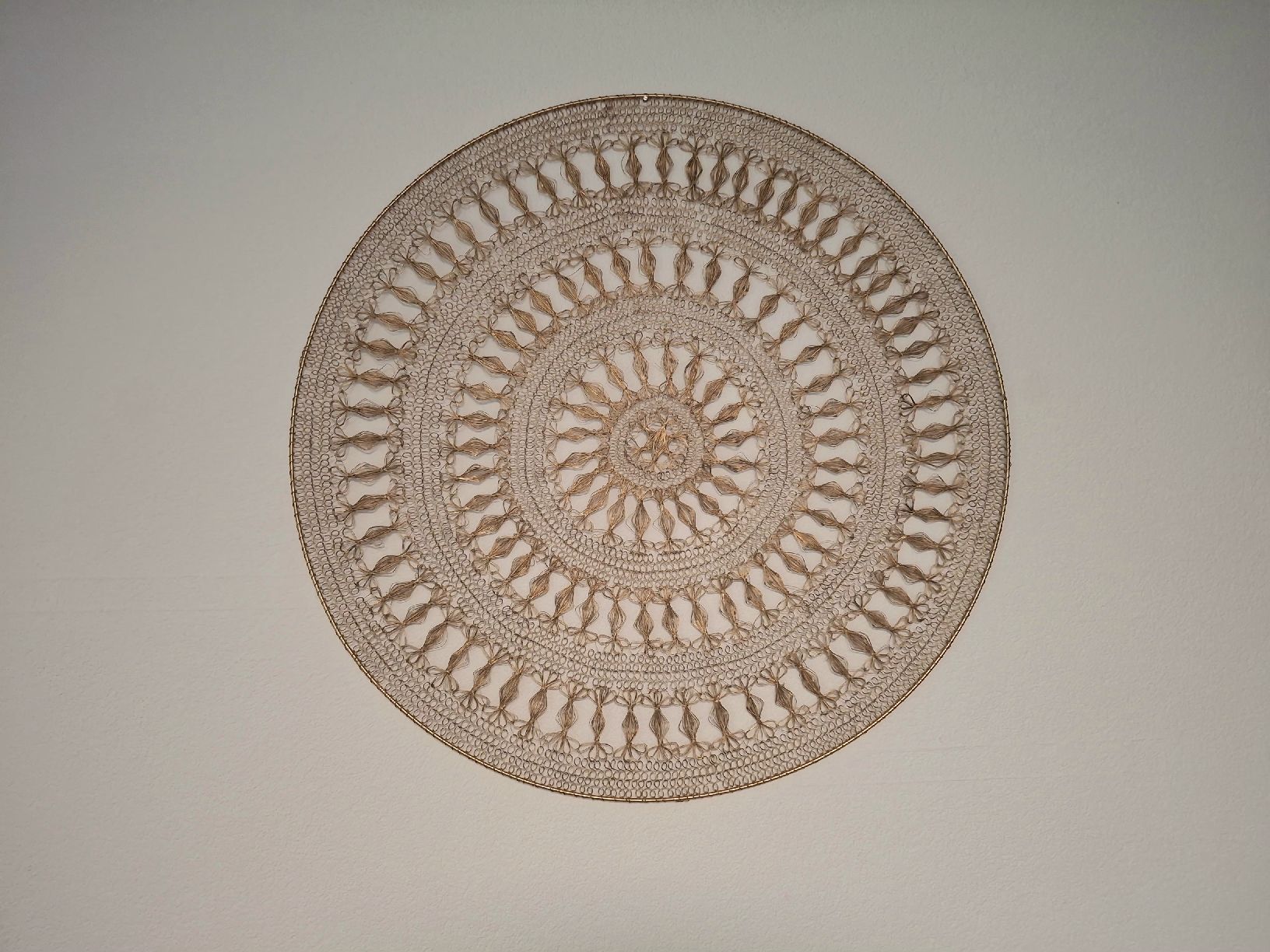 Tutte le decorazioni: décoration métallique ronde doré – Usato da Payerne venduto da sme_86ht 2
