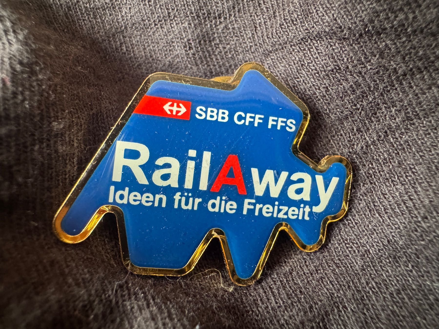 SBB/CFF/FFS Placchette & Badge: Pin pins SBB CFF FFS RailAway – Usato da Neuchâtel venduto da _Easy_to_Find_