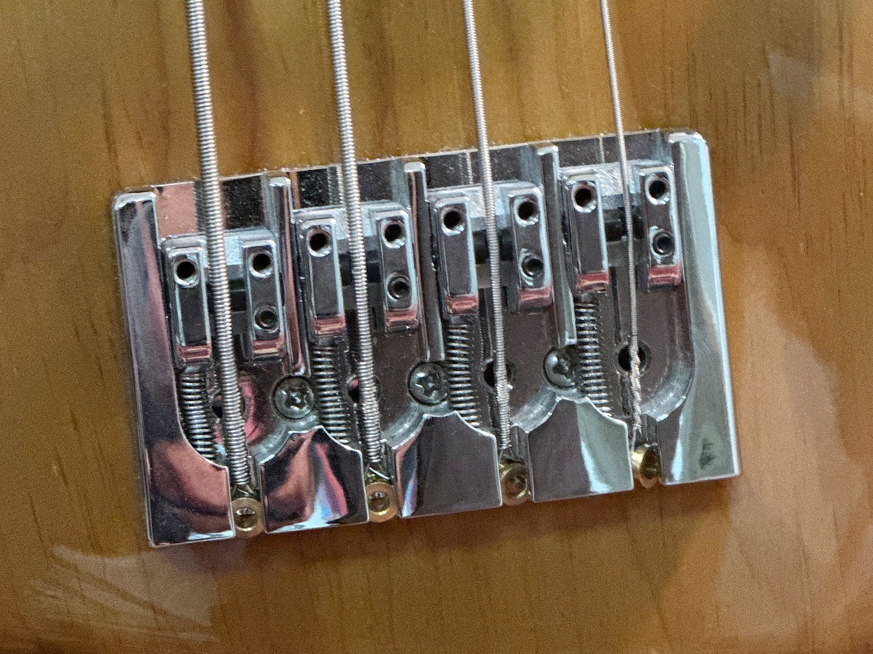 Fender Strumenti musicali: Fender Jazz Bass – Usato da Zürich venduto da kusibater 1