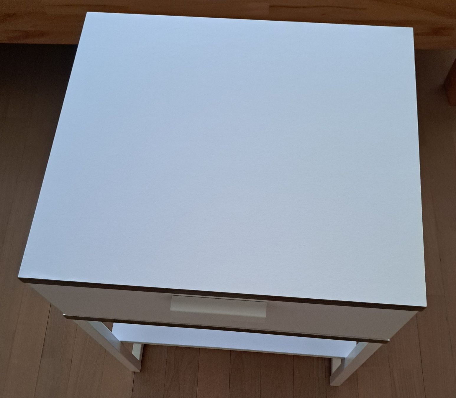 Ikea Nachttische: Eleganter weisser Nachttisch mit Schublade – Gebraucht aus Pfäffikon ZH von ser_yd5m 2