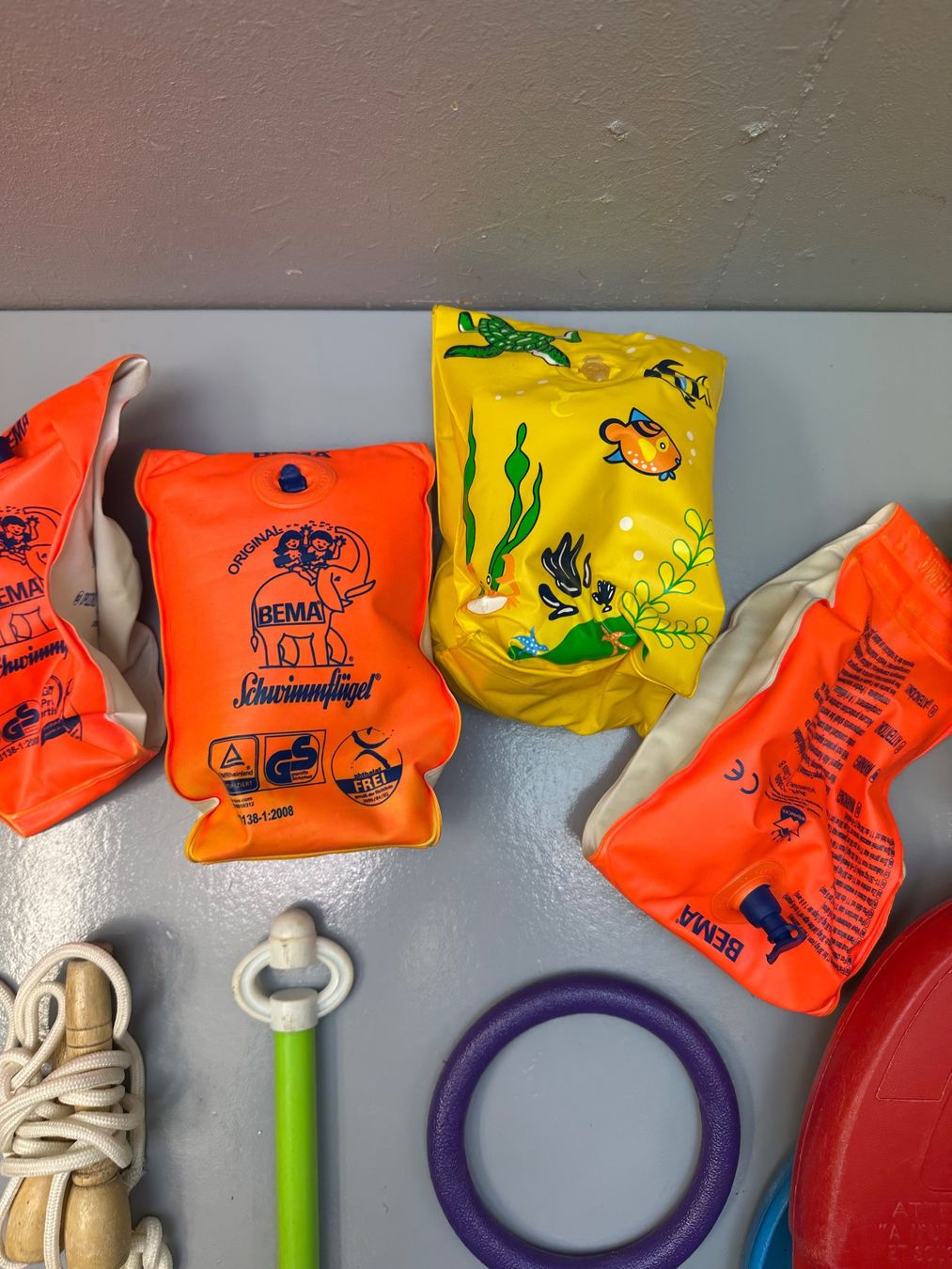 Schwimmringe: KINDER BADEHILFE UND ANDERES AB 1.- !!! – Gebraucht aus Zürich von NIKI777 7
