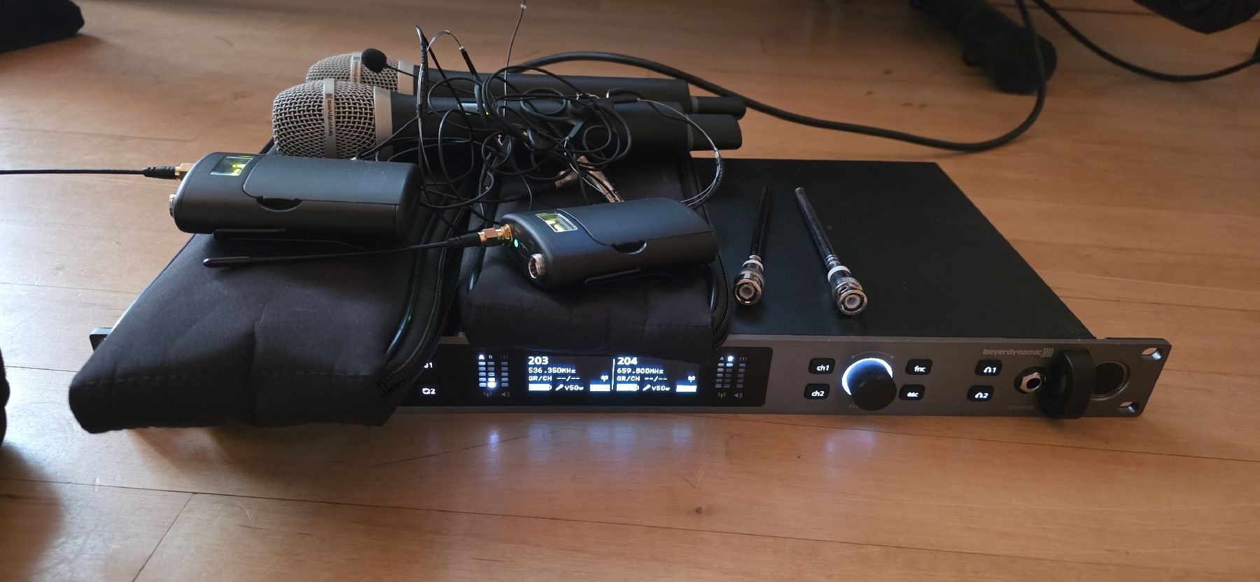 Radiocomunicazione: BeyerDynamics TG1000 Funkmikrofon System – Usato da Muttenz venduto da ove_l8kb 1