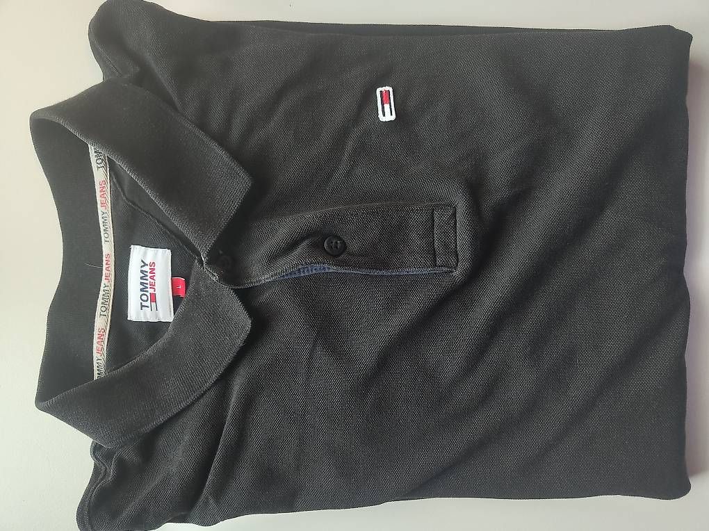 Magliette Polo: Tommy Jeans Polo Schwarz  Grösse M – Usato da Unterlangenegg venduto da m.i.c.h.i.m