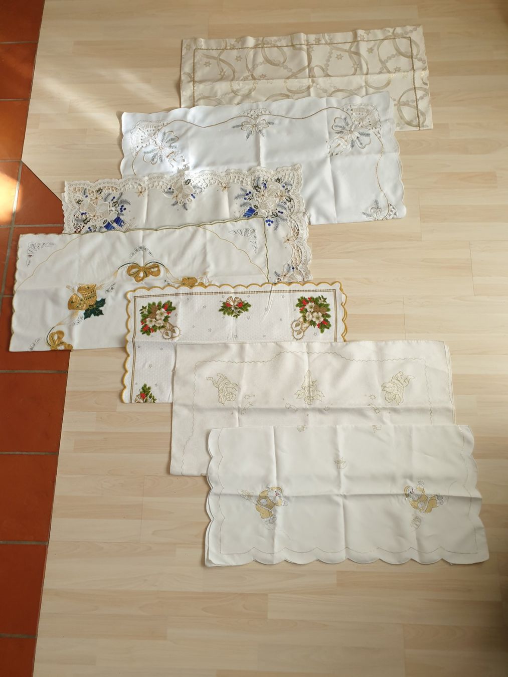 Altra biancheria da tavola: Zierdecken, Napperon, Tischdecken   Winter/Weihnachten – Usato da Schönengrund venduto da lia_t65g