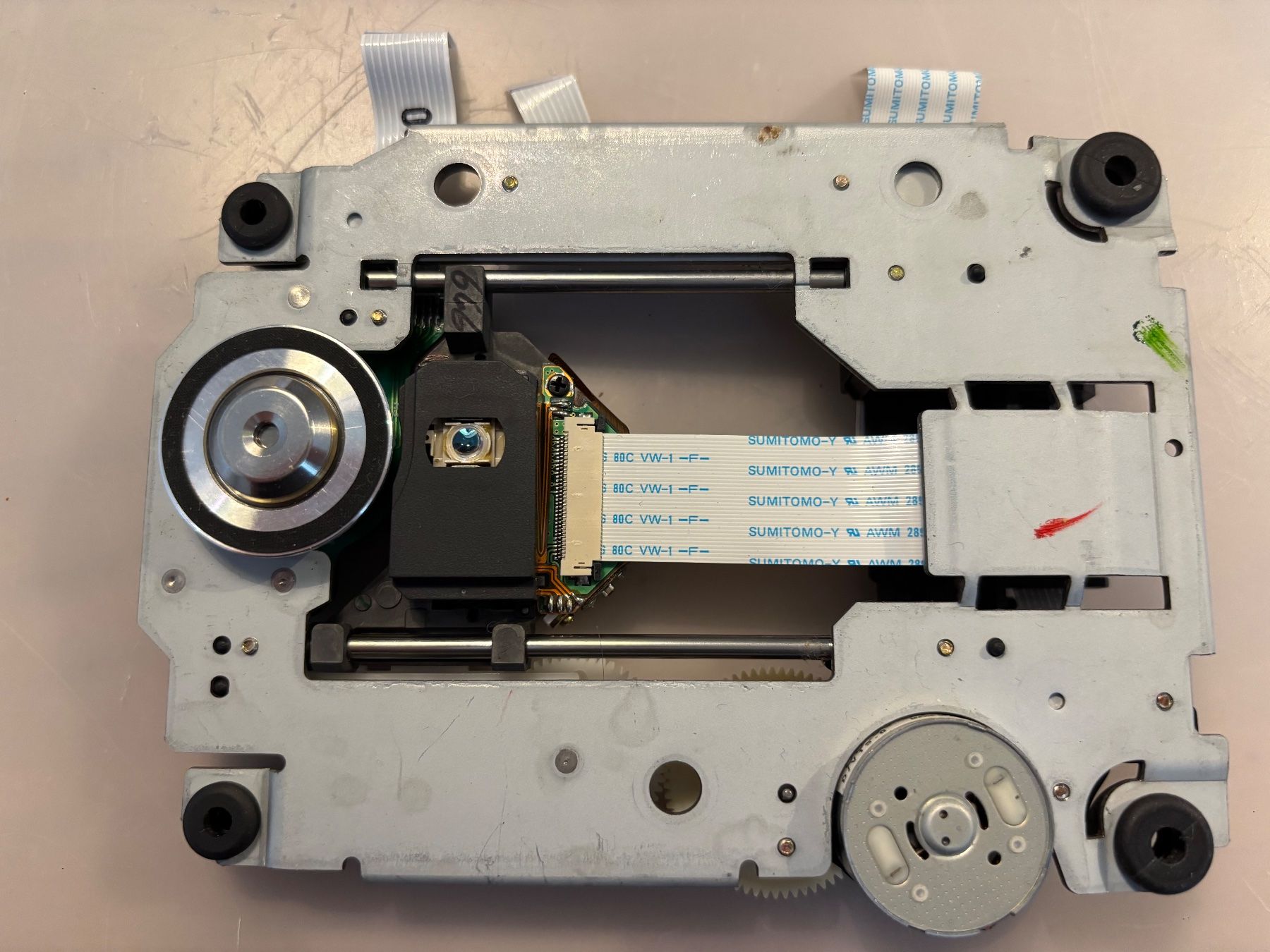 Sony Multimediaplayer & Streamer: Sony KRS-200A Laser + Laufwerk – Gebraucht aus Zürich von Dries