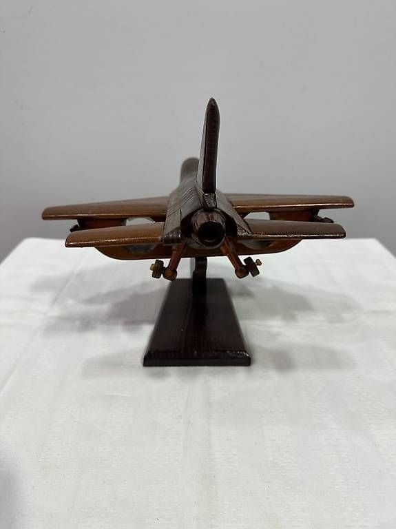 Kit di modellismo & Modellini statici: Handgeschnitztes Holzmodell Kampfjet auf Sockel – Usato da Obernau venduto da Arche_Noah_Brocki 3