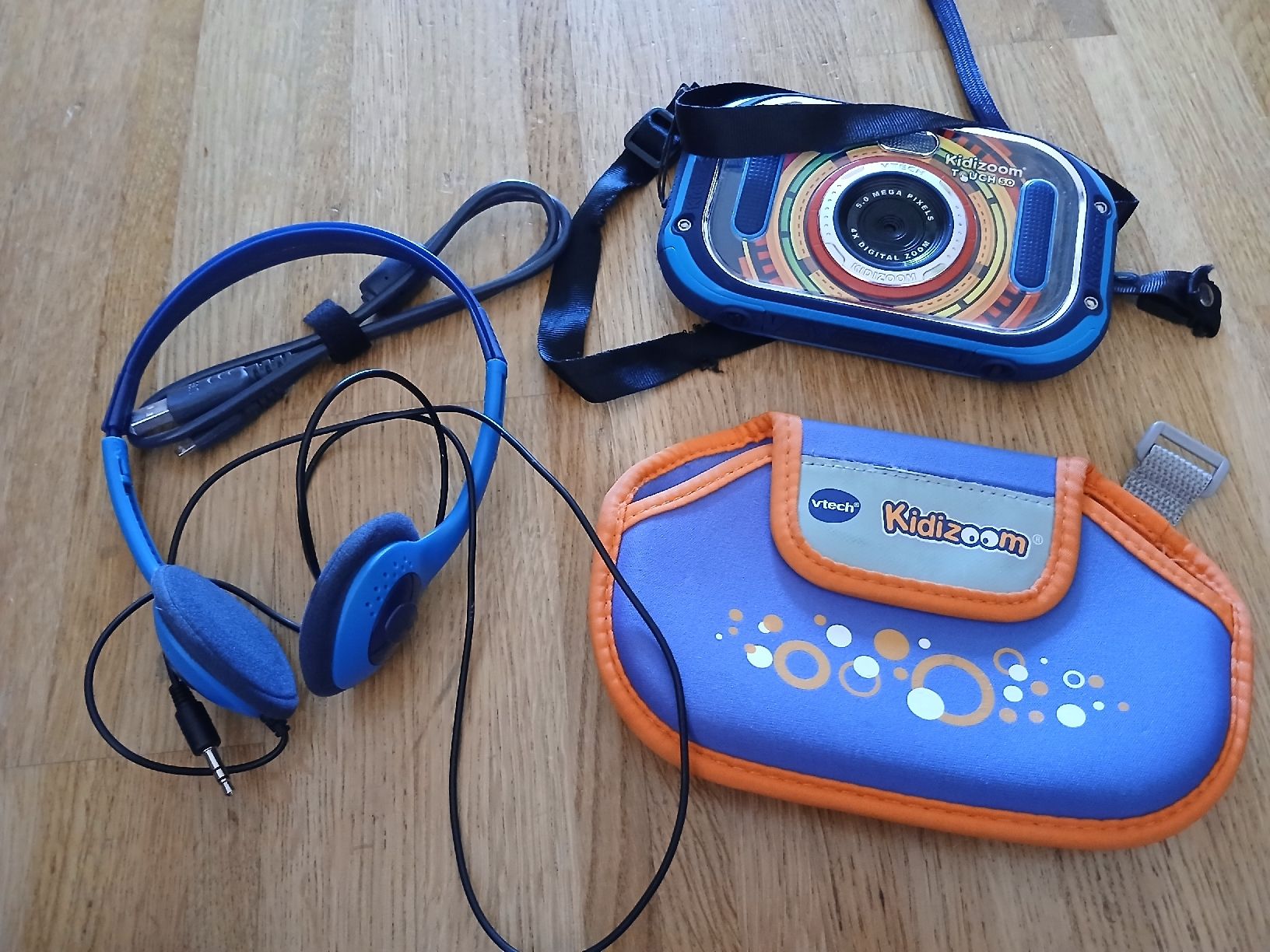 Vtech Fotocamera: Vtech Kidizoom Touch 5.0 Digitalkamera mit Zubehör – Usato da Münchwilen TG venduto da miwirz