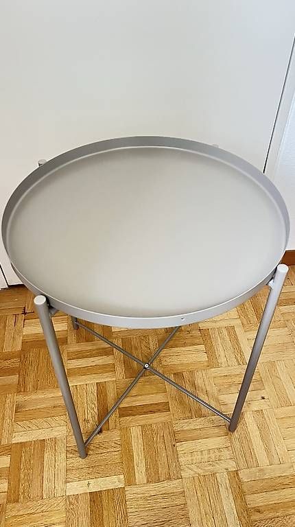 Ikea Tables: GLADOM Tablett-Tisch Grau-Beige – D'occasion à Urdorf par Resumasa 1