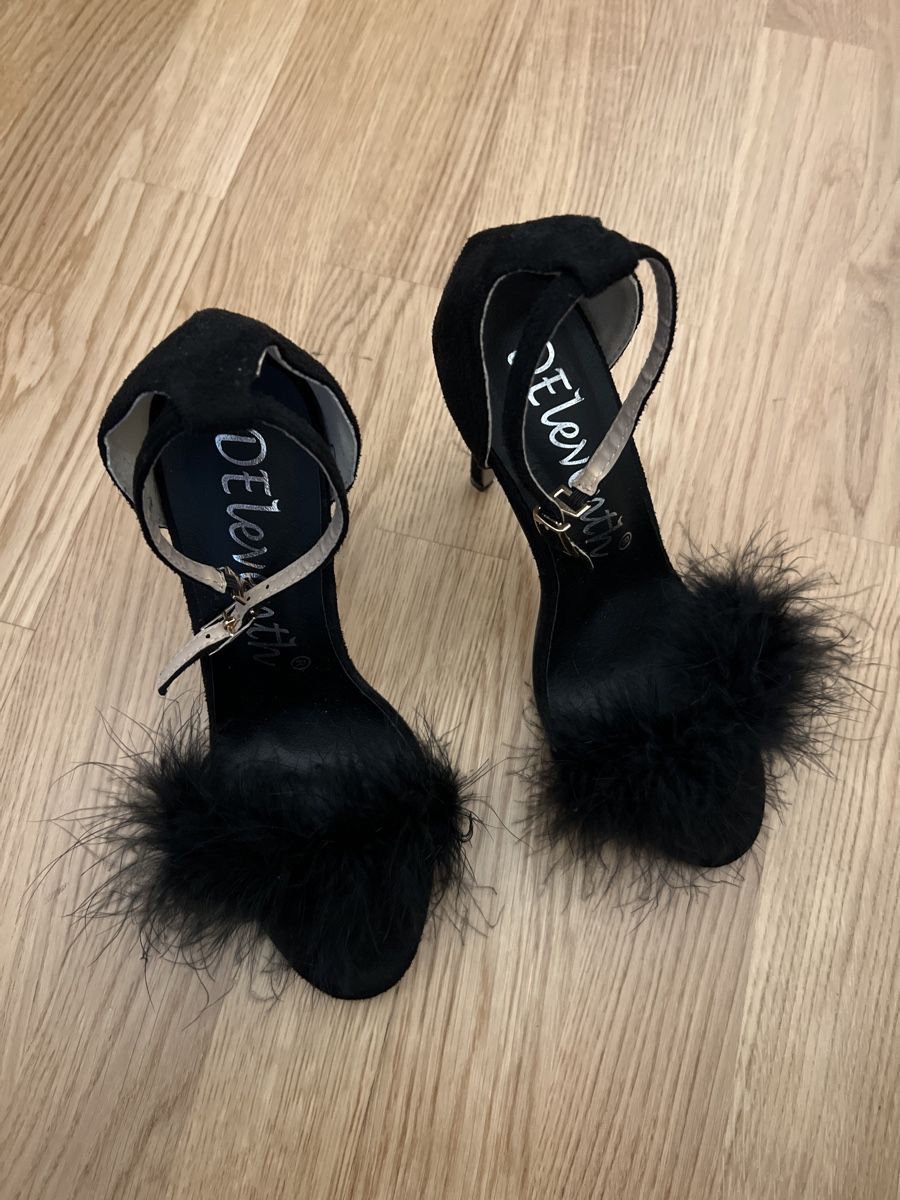 Scarpe da donna: Black DeEleventh Heels with Feather Detail EU 38 – Nuovo (secondo la descrizione) da Zürich venduto da Jasmin3S