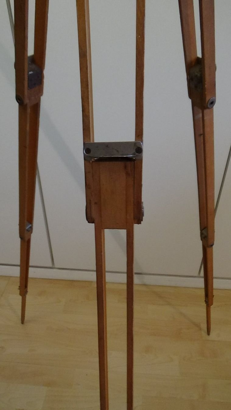Treppiedi & Teste: Antikes Holzstativ – Usato da Wiedlisbach venduto da Bobesch10 3