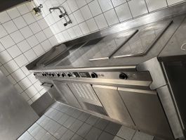 4 Induktionsplatten, Grill und Doppelfriteuse Menü System