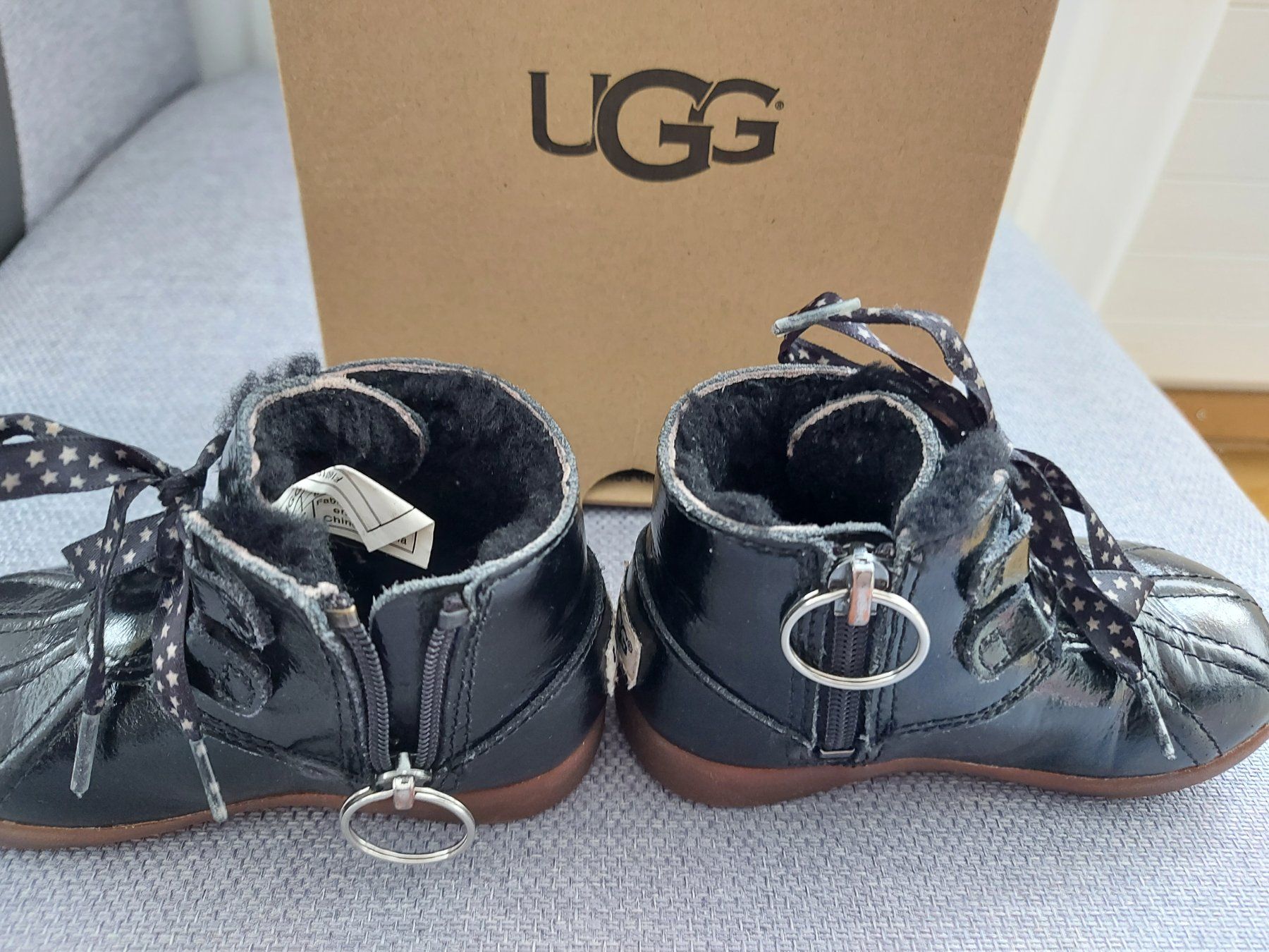 Ugg Schuhe für Mädchen: Schwarze UGG Halbschuhe Gr. 23½ / 23.5 – Gebraucht aus Flims Dorf von Truemorish 6