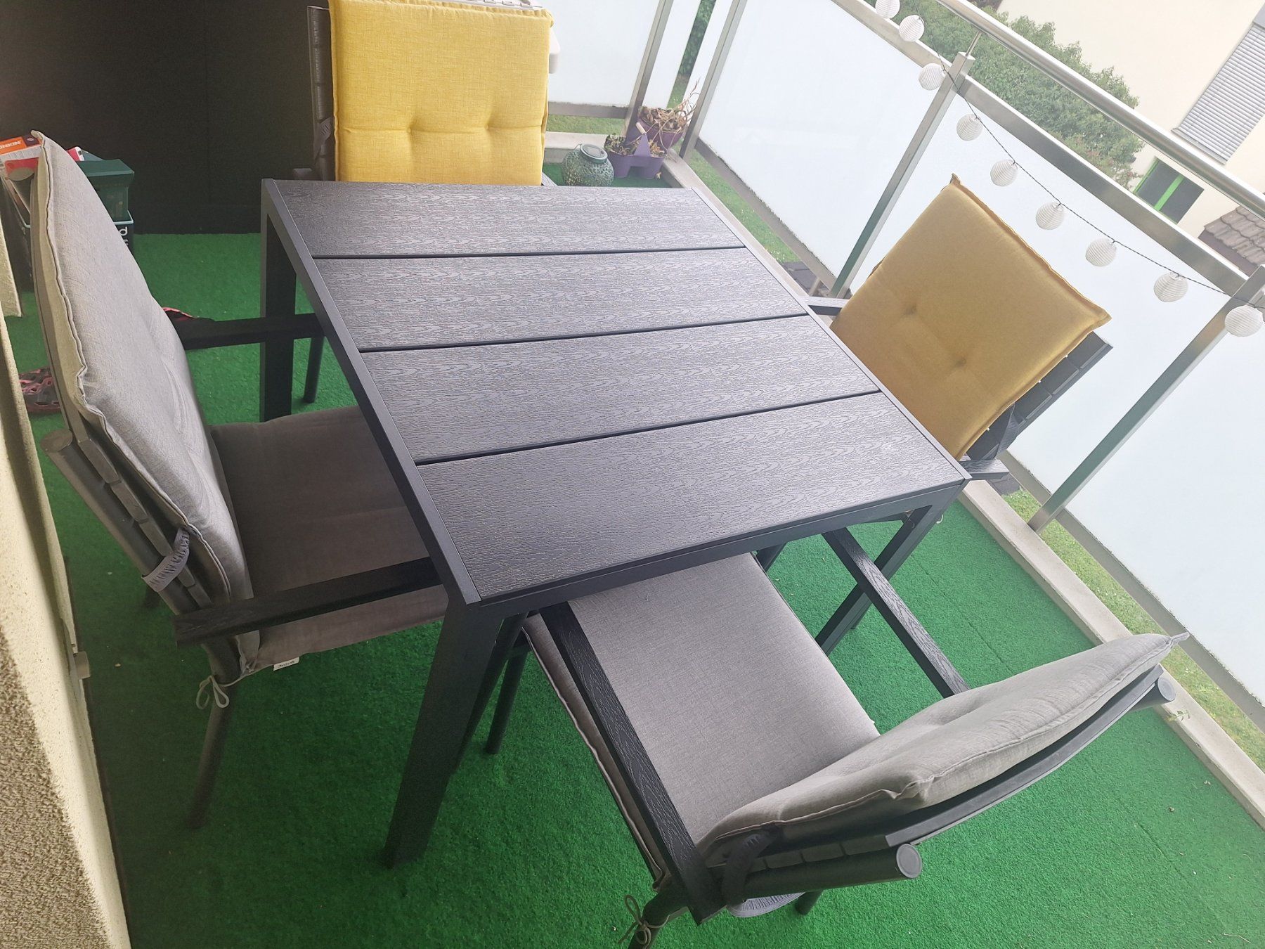 Tavoli: Schwarzer Gartentisch & 4 Stühle – Usato da Dübendorf venduto da Vel80