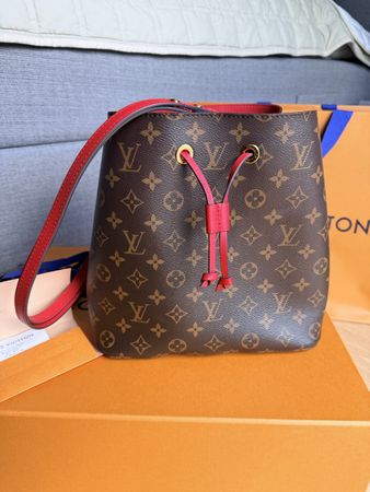 Louis Vuitton NéoNoé MM Monogram - iconic handbag!