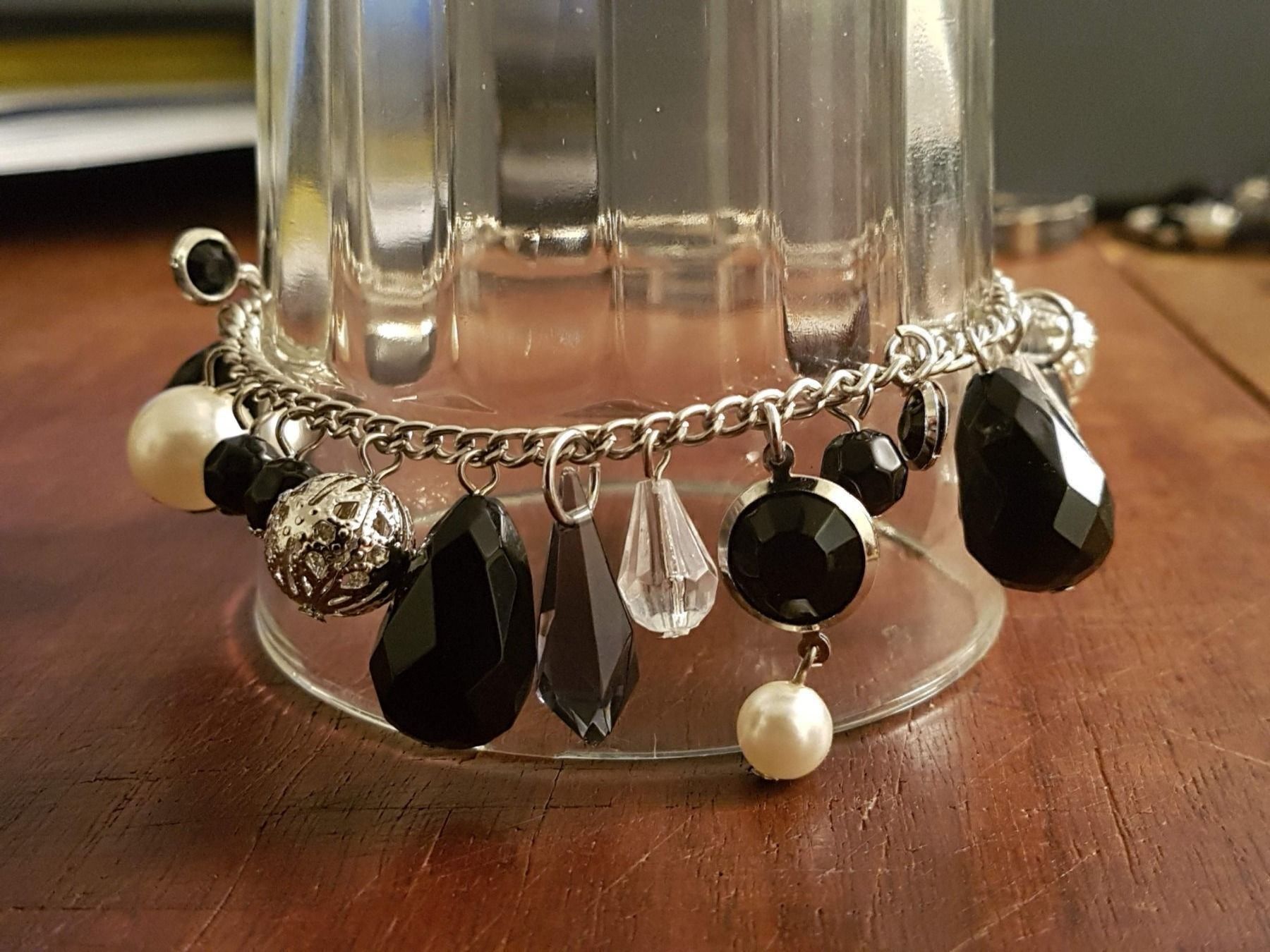 Bracciali & Braccialetti: Armband schwarz silberf. perlenartig – Usato da Ettingen venduto da Maranathatalitha 3
