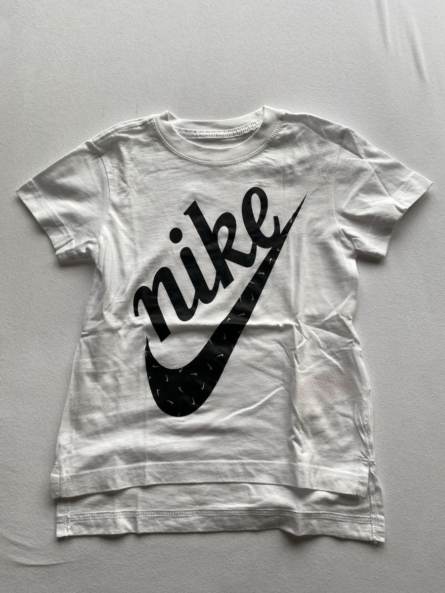 Nike Blusen, T-Shirts & Tops: Nike T-Shirt / XS / 122-128 – Neu (gemäss Beschreibung) aus Kleinandelfingen von lau_10