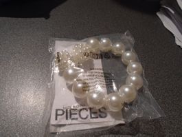 Pieces, weisse Perlen