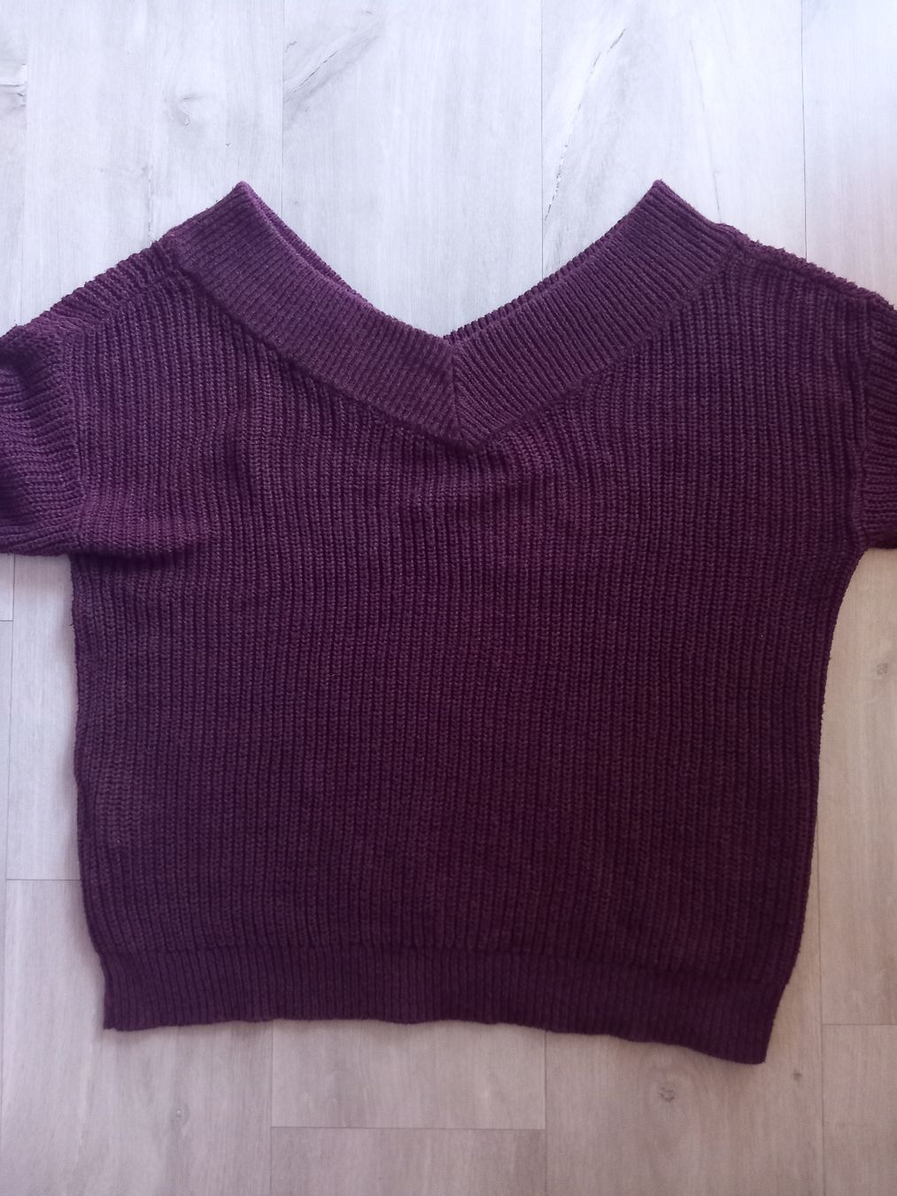 Only Pulls & Sweat-shirts: Pull bordeaux col en V ONLY – D'occasion à Faoug par per_kp6r 1