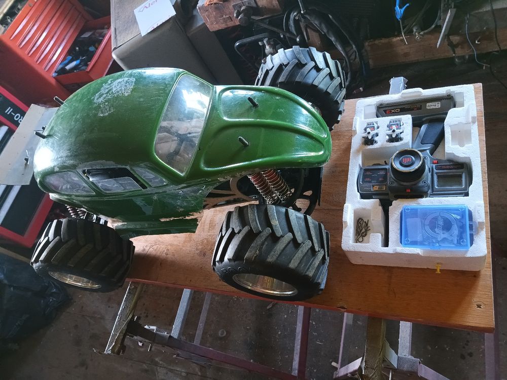 RC Monster-Beetle 1:6, mit Spektrum DX3S Funke, (Gebraucht) in Zäziwil ...