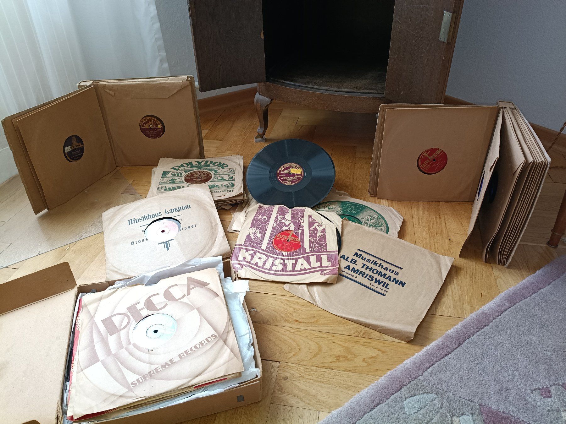 Giradischi: Alter Grammophon ca.1920 mit 70 Schellackplatten und Nadeln – Usato da Bern venduto da amspirit 3