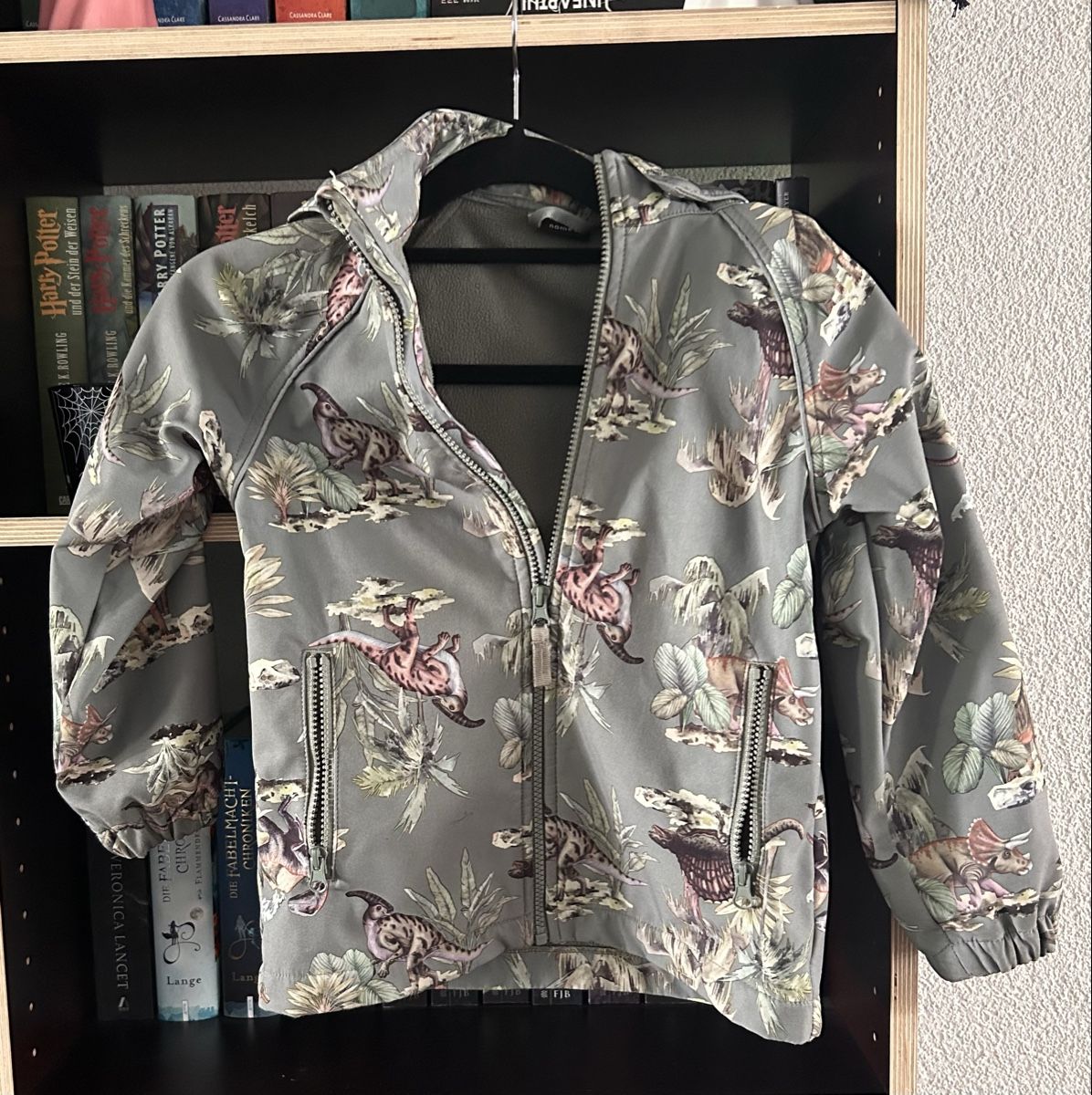 Next Jacken & Mäntel: Next Dino Softshell-Jacke – Gebraucht aus Auslikon von Trollkjerring