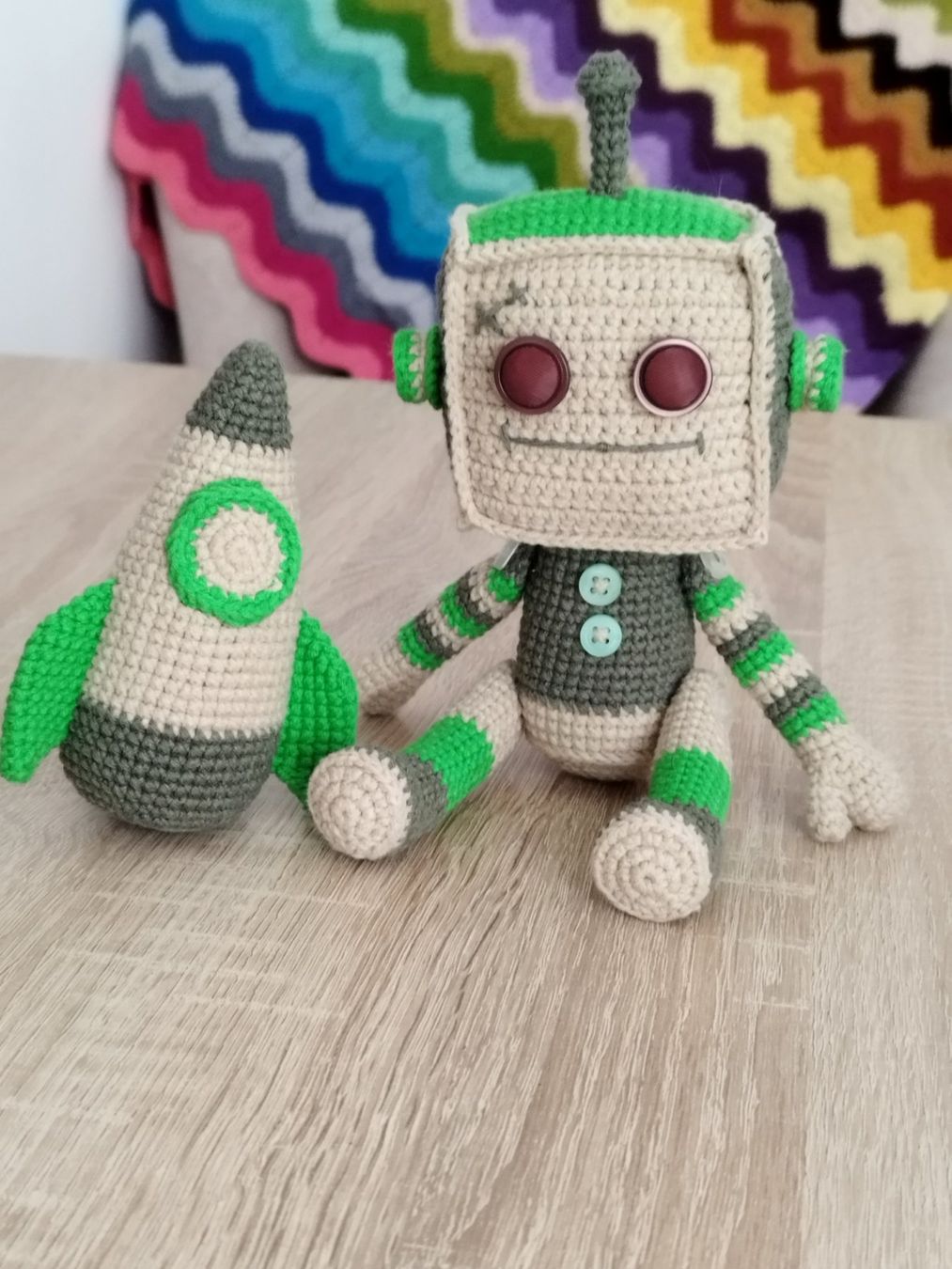 Giocattoli: Robot en crochet avec sa fusée – Nuovo e nell'imballaggio originale da Arnex-sur-Orbe venduto da can_97vn 9