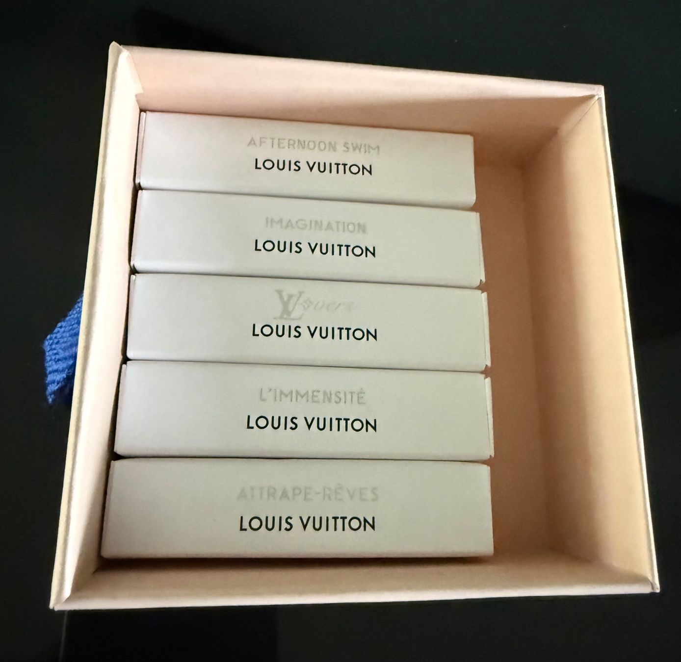 Louis Vuitton Profumi & Eau de Toilette: LOUIS VUITTON - Parfums - Box - Tasche – Nuovo e nell'imballaggio originale da St. Gallen venduto da aracne 1