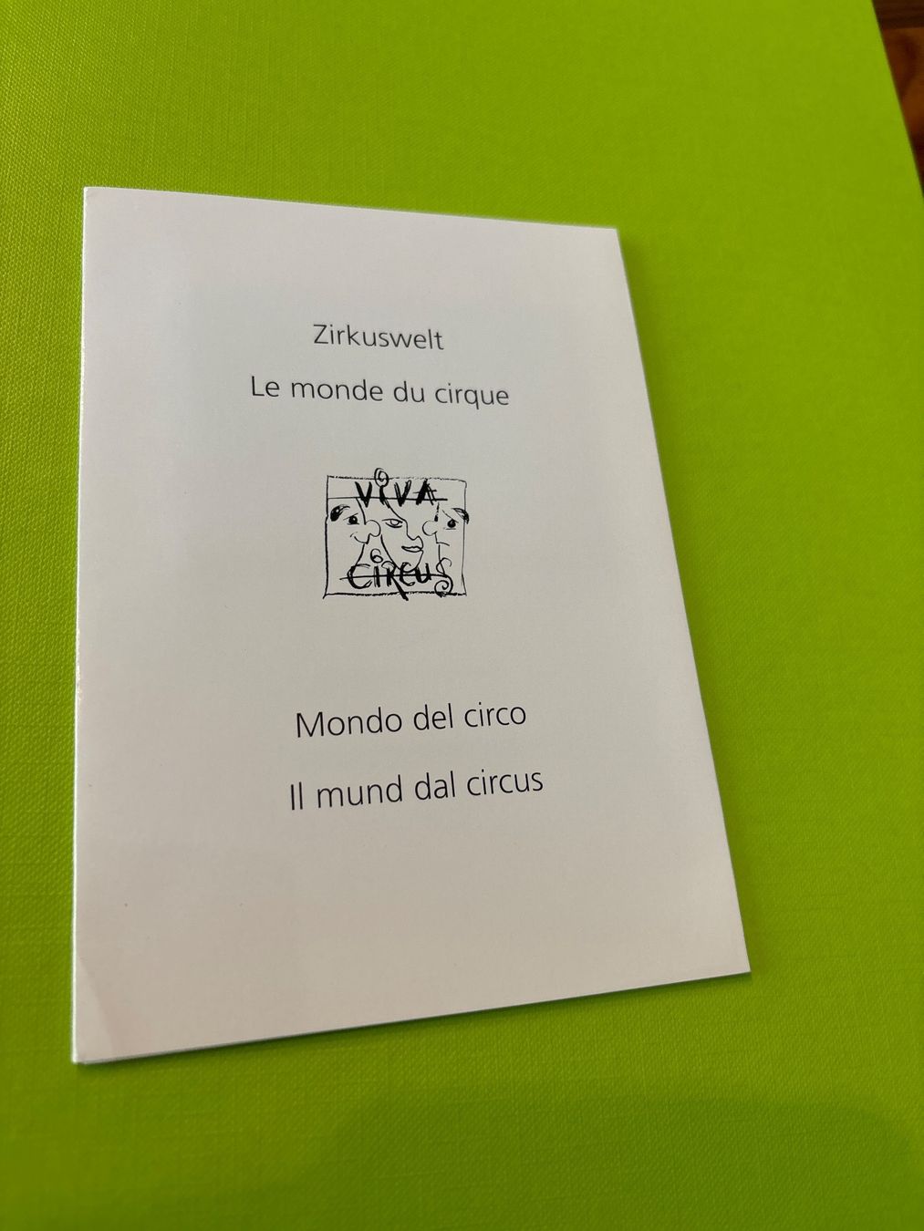 Tutti i francobolli: Zirkus Briefmarkenheft "Le monde du cirque" – Nuovo (secondo la descrizione) da Zürich venduto da engebrunau