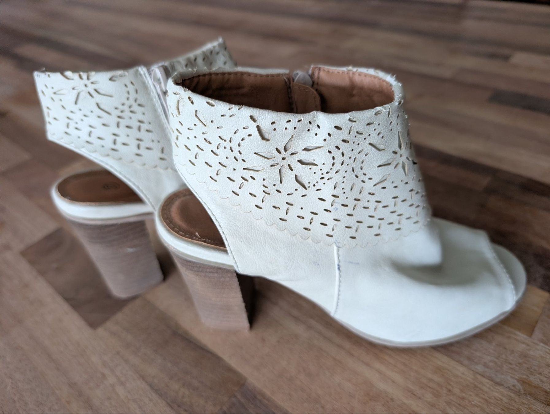 Scarpe da donna: Peeptoe-Sandalen, Leder, Grösse 37 – Usato da Greifensee venduto da Floh02