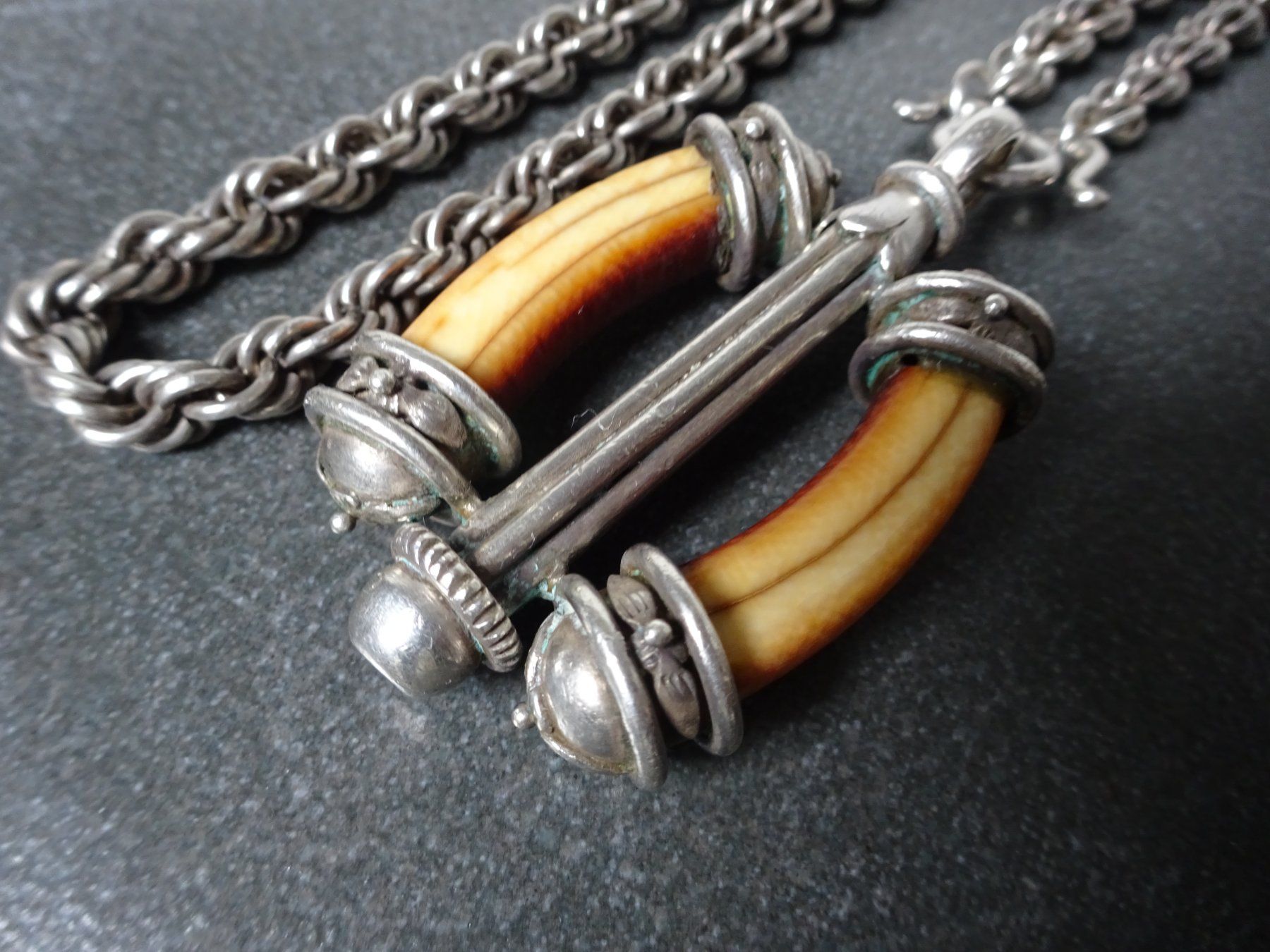 Catenine: Silberkette mit Reliquie Anhänger Amulett – Usato da Esslingen venduto da FetteSchnecke 1