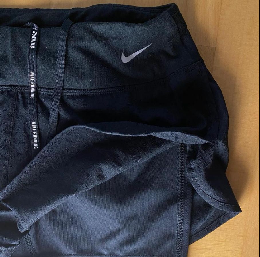 Leggings: Short de sport Nike noir – Usato da Rances venduto da mia.r 1
