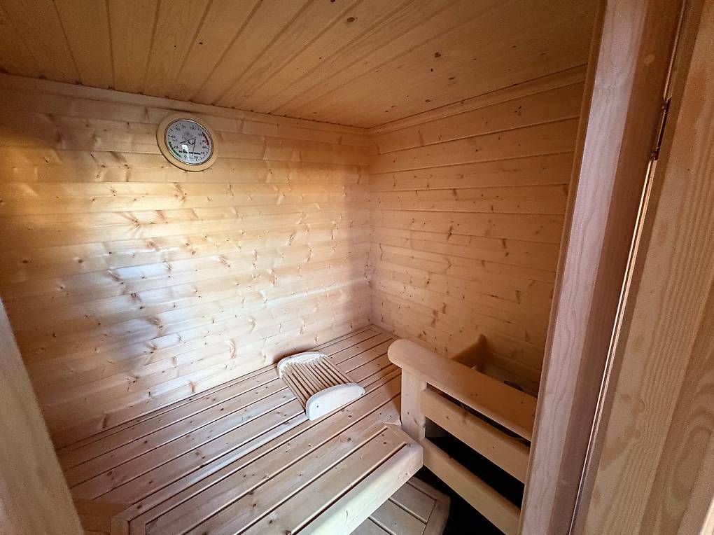 Sauna & Accessori: Finnische Sauna – Usato da Lampenberg venduto da Bundschuh 3