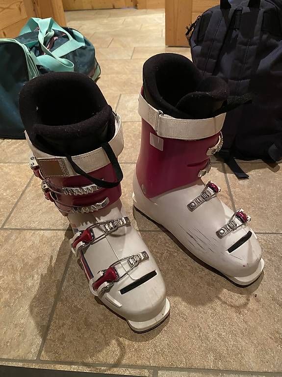 Scarpe da donna: Chaussures de ski excellent état  – Usato da Montreux venduto da HMA3
