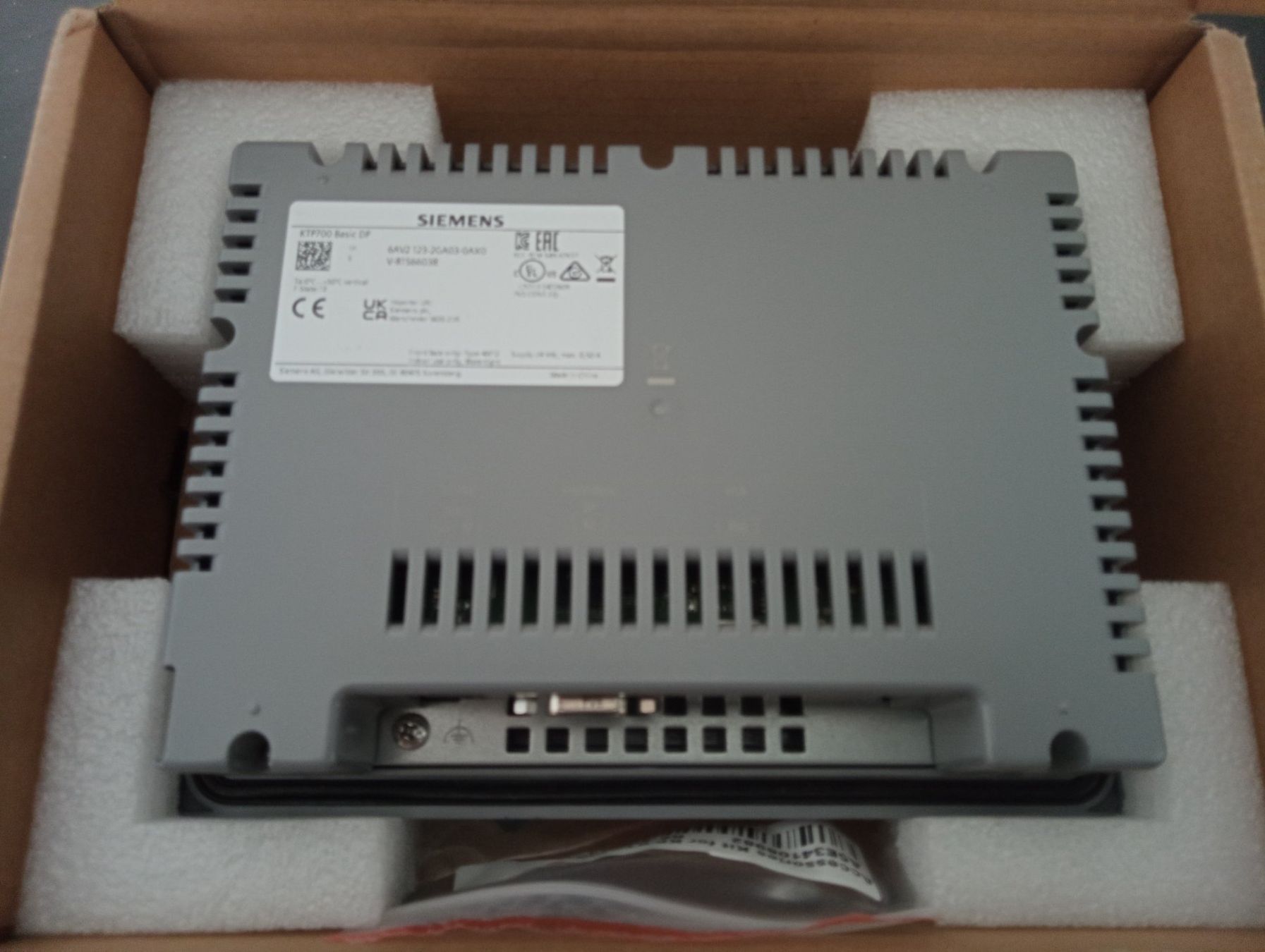 Siemens Componenti elettronici: Siemens SIMATIC HMI KTP700 Basic DP / 6AV2123-2GA03-0AX0 – Nuovo (secondo la descrizione) da Ufhusen venduto da HKSC 1
