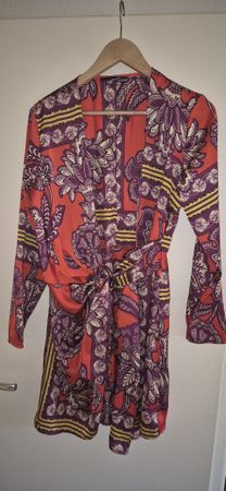 MNG Kleid, Gr. M, floral gemustert, ideal für den Herbst