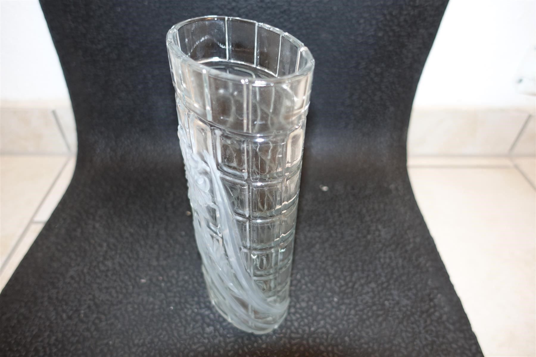 Vasen & Gefässe: Vase mit Blumenmotiv, oval, schwer, Glas – Gebraucht aus Aesch ZH von Goonies_1 2