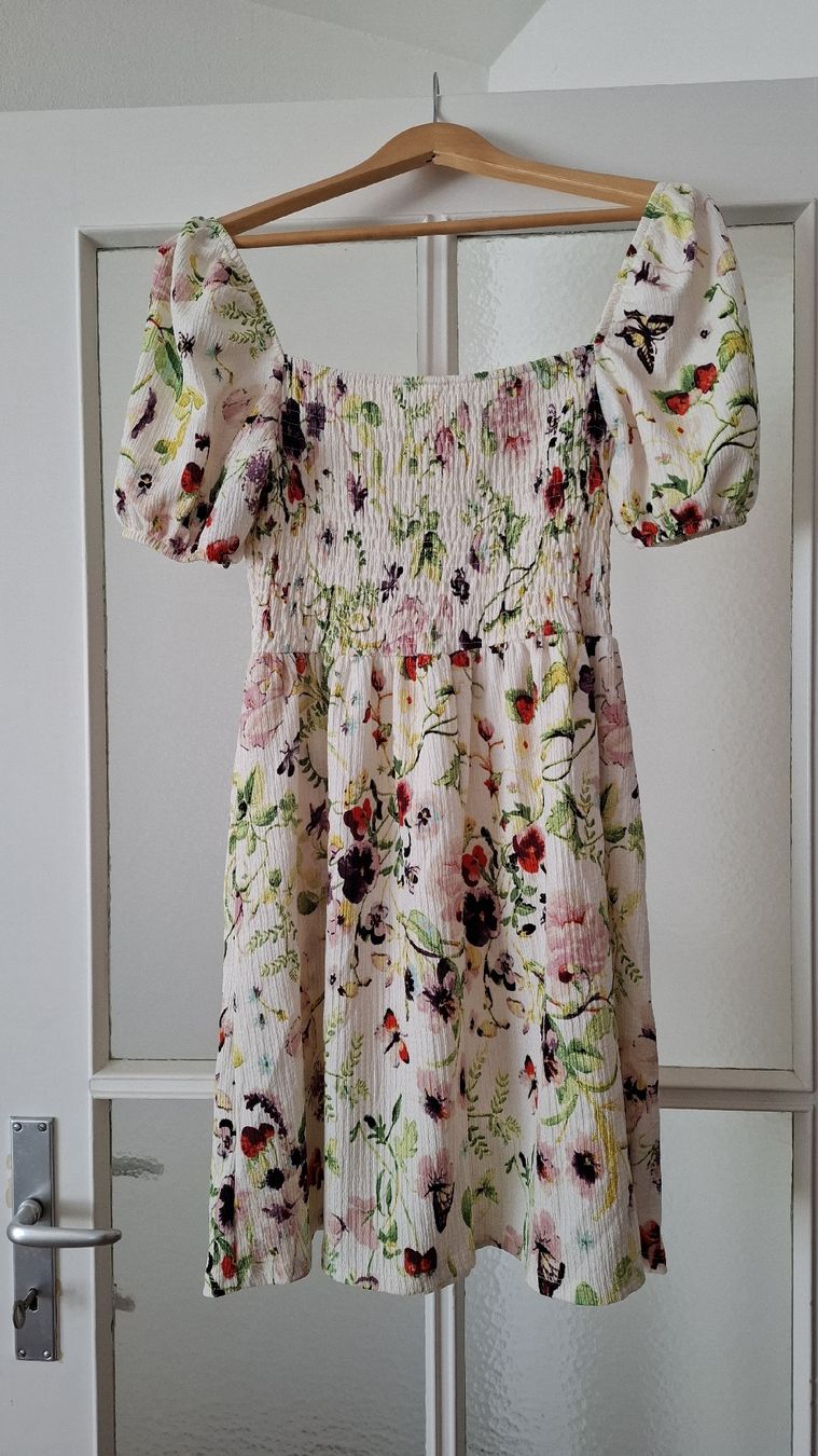H&M Vestiti: Robe smockée à fleurs H&M – Nuovo (secondo la descrizione) da Vevey venduto da latessinoise 1