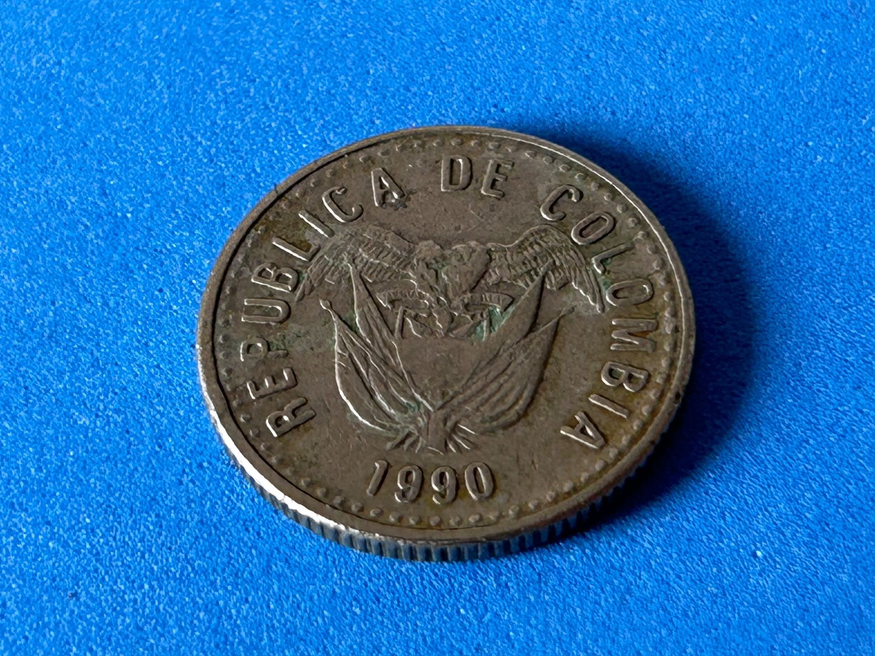 Tutti le monete: Colombia - 10 Pesos 1990 – Usato da Corcelles NE venduto da AJKader 1