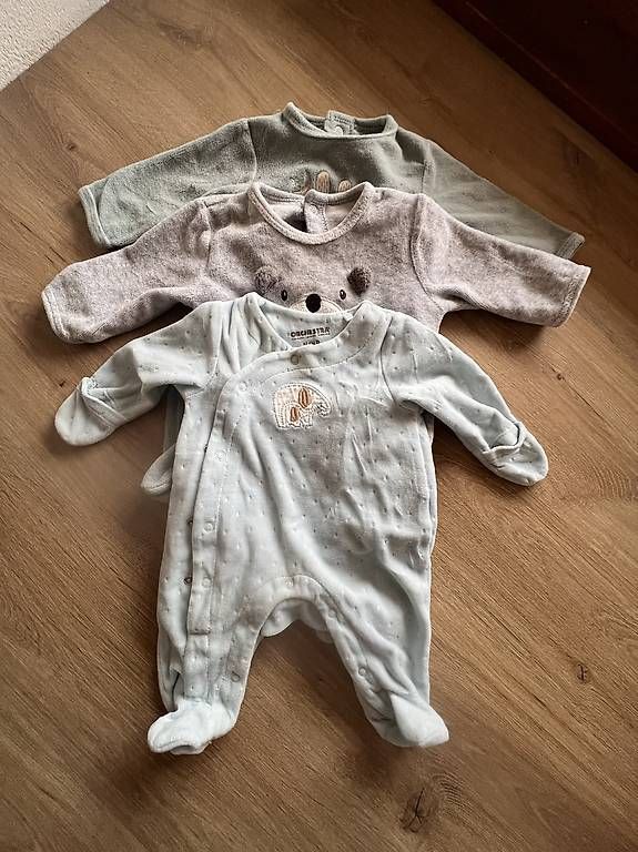 Pyjamas & Ähnliches: LOT DE 5 PYJAMAS CHAUDS BÉBÉ  NAISSANCE/1 MOIS  – Gebraucht aus Dugny (Leytron) von Broc.Box 2