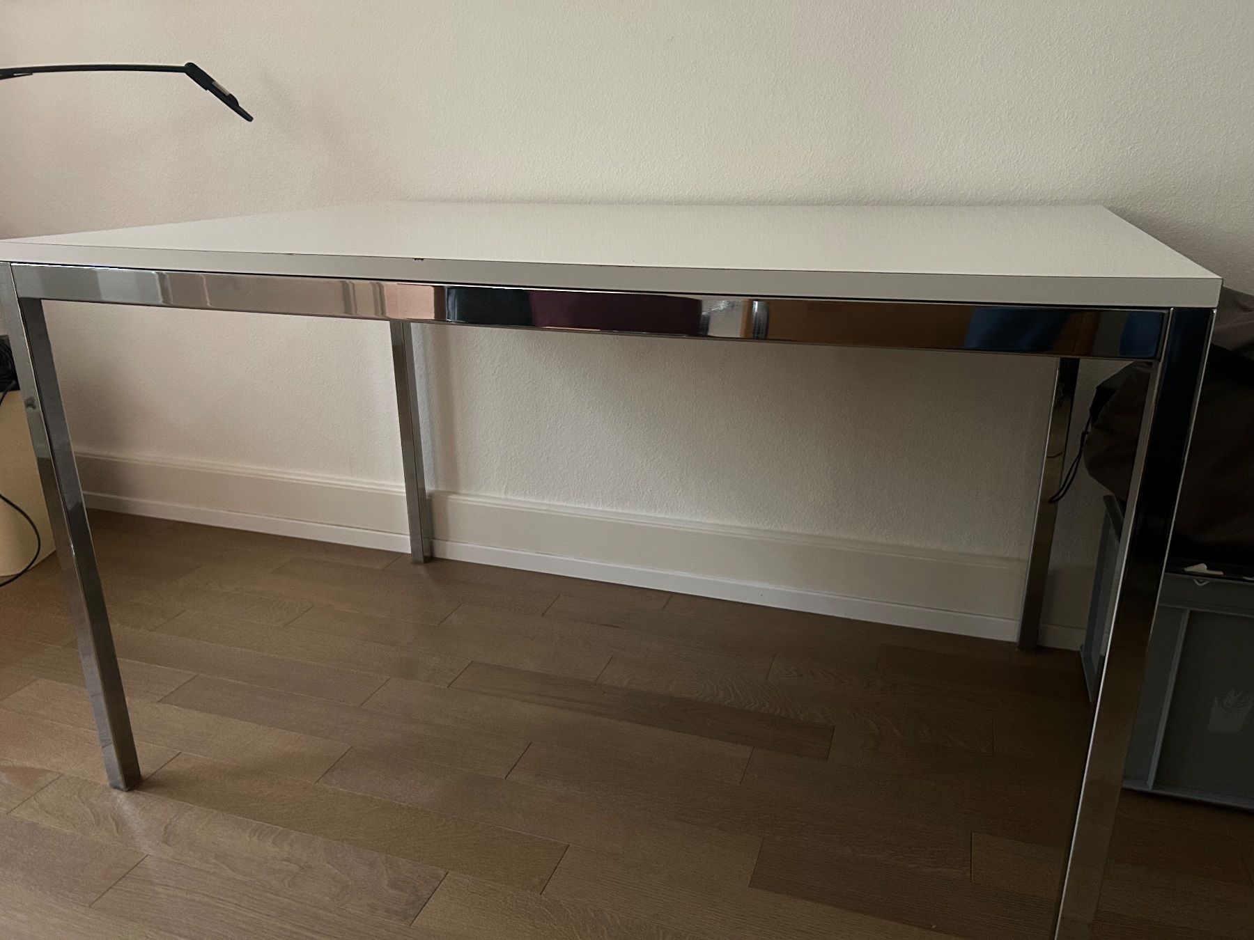 Tables: Table de bureau top blanc – D'occasion à Lausanne par har_5gv8 2
