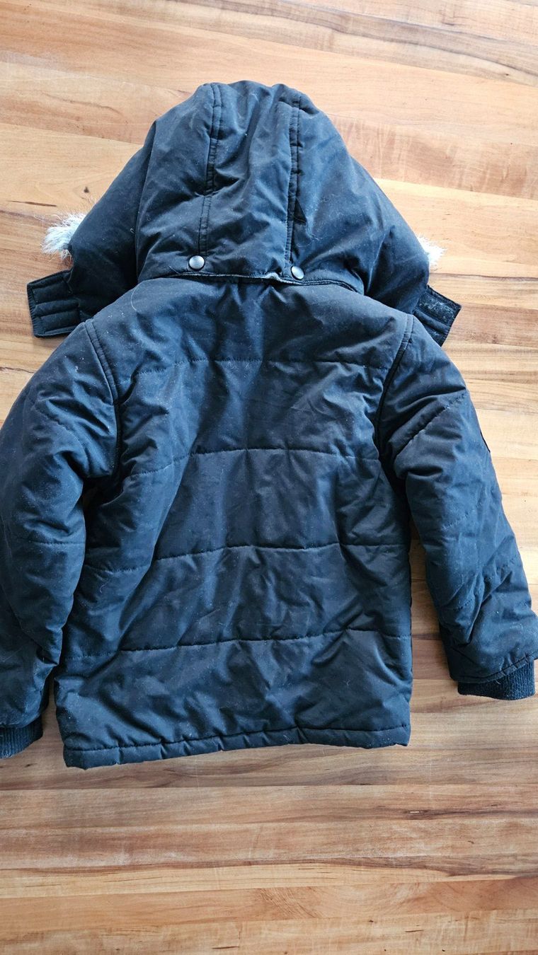 Vestes & Manteaux: Knabenjacke mit Kapuze – D'occasion à Sachseln par Cadfael1 2