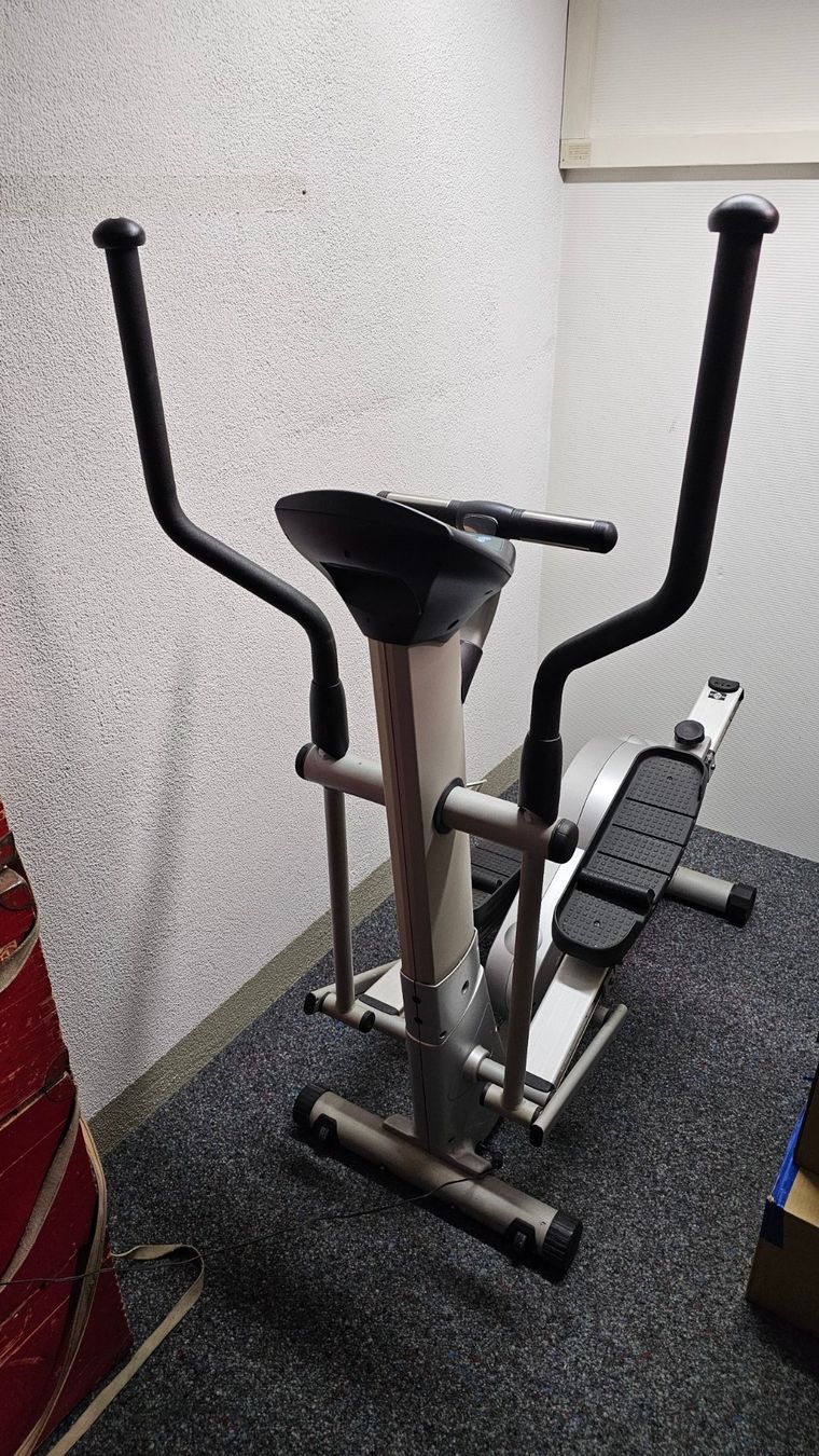 Hometrainer: Massiver Ellipsentrainer Christopeit mit 12+ Trainingsprogra – Usato da Lenzburg venduto da ARYQUINROSE 1