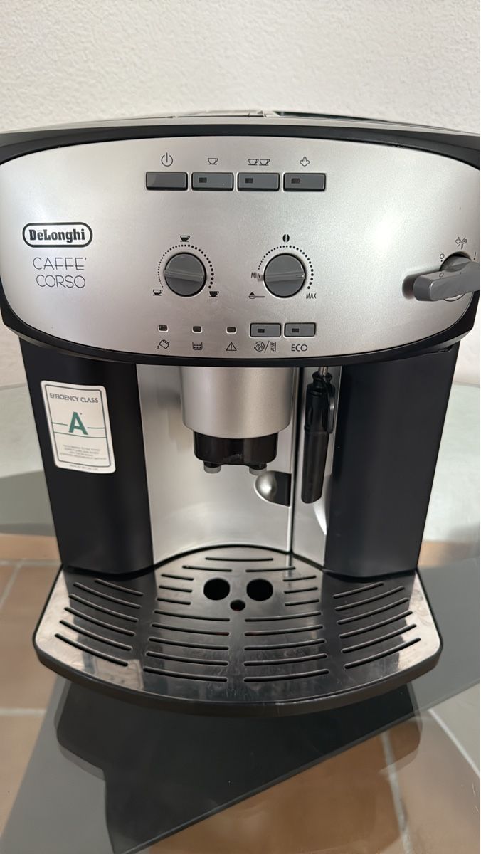 Macchine per caffè & Macchine per espresso: Machine à café Delonghi Caffe – Usato da Soyhières venduto da Jura22