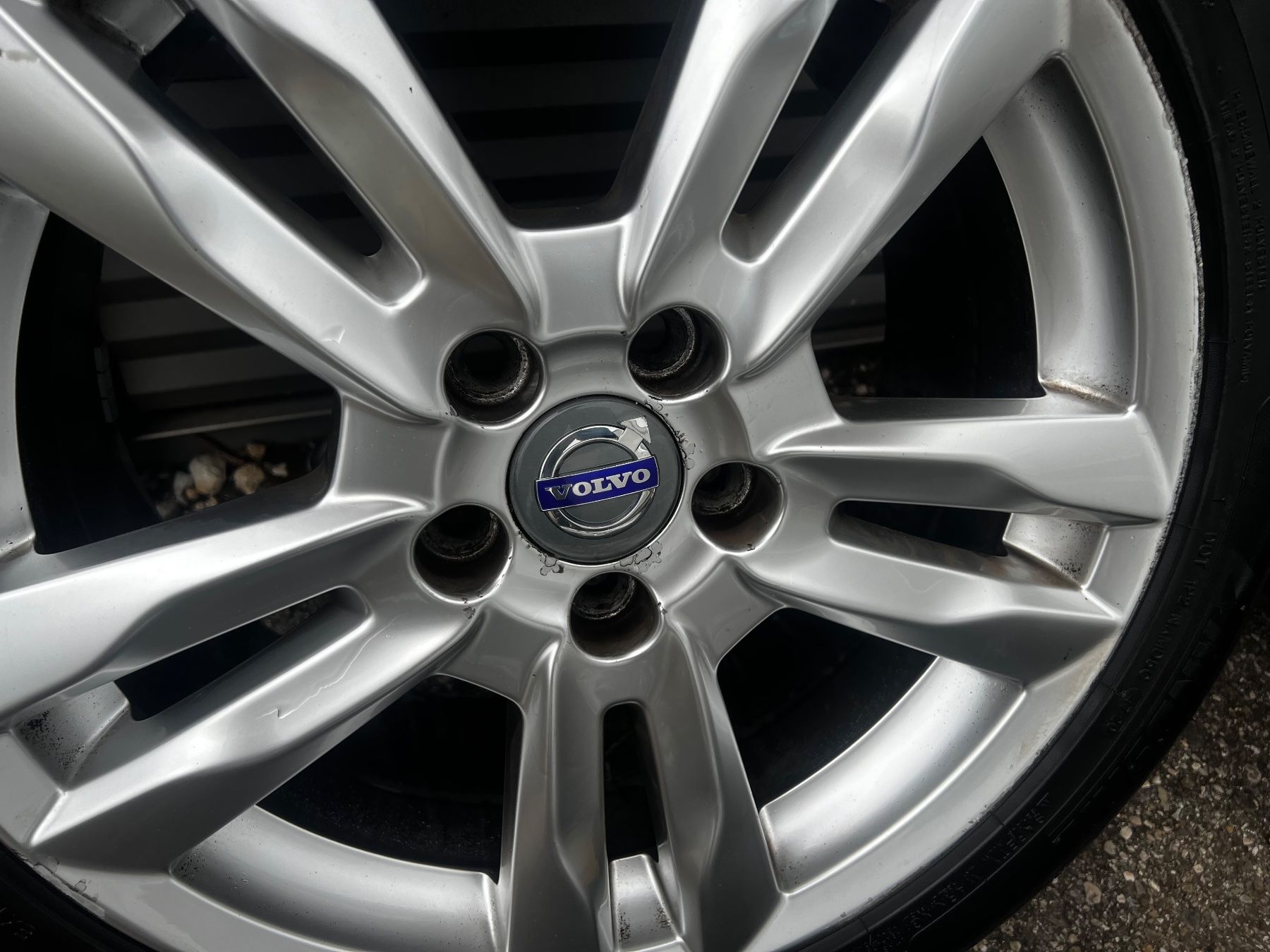 Volvo Pneumatici & Ruote complete: Volvo Räder – Usato da Riedholz venduto da Riedholz-Garage 1