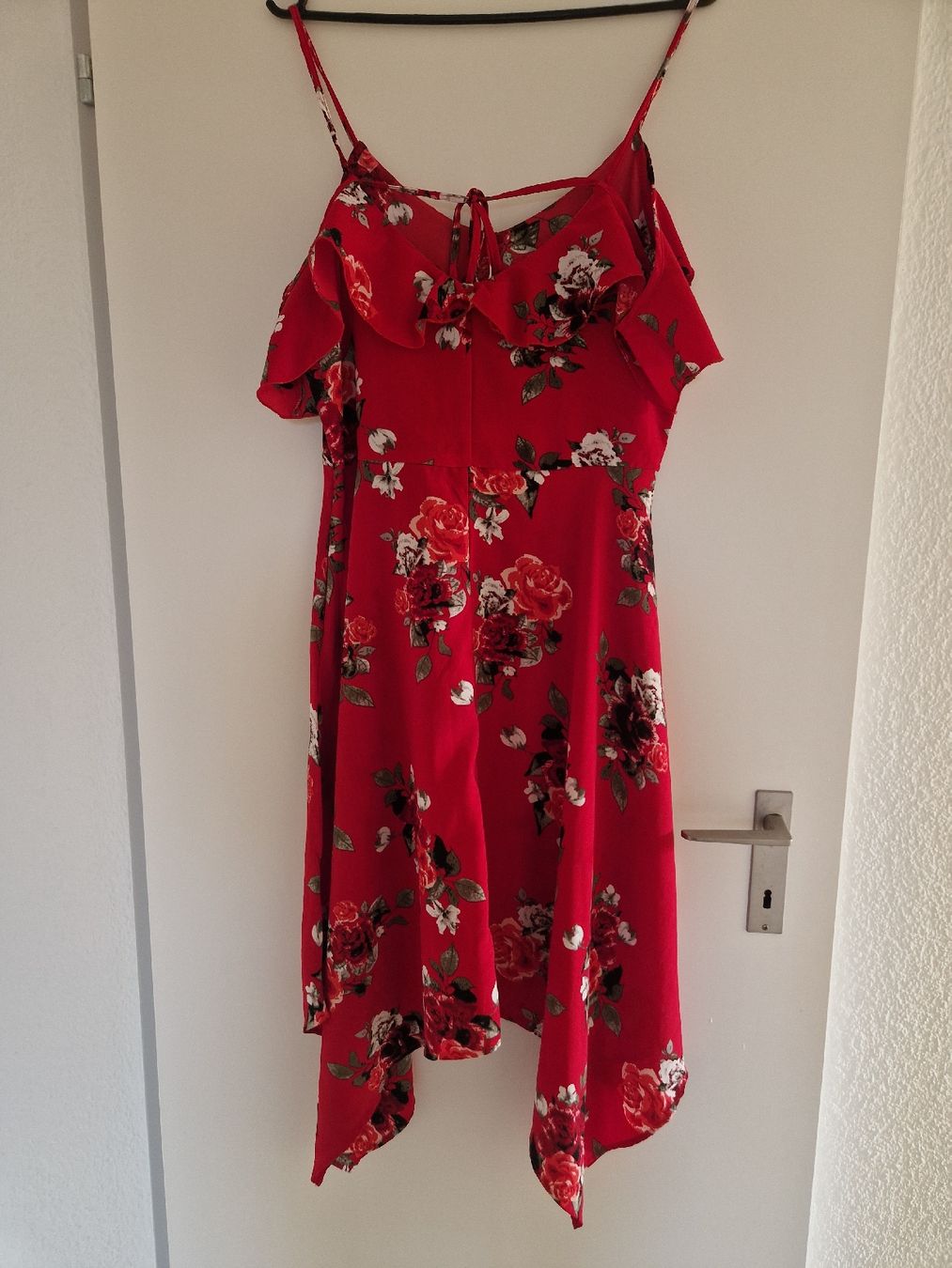 Robes: Kleid rot geblümt Grösse M – Neuf (Voir description) à Ebikon par kov_9vqb 3